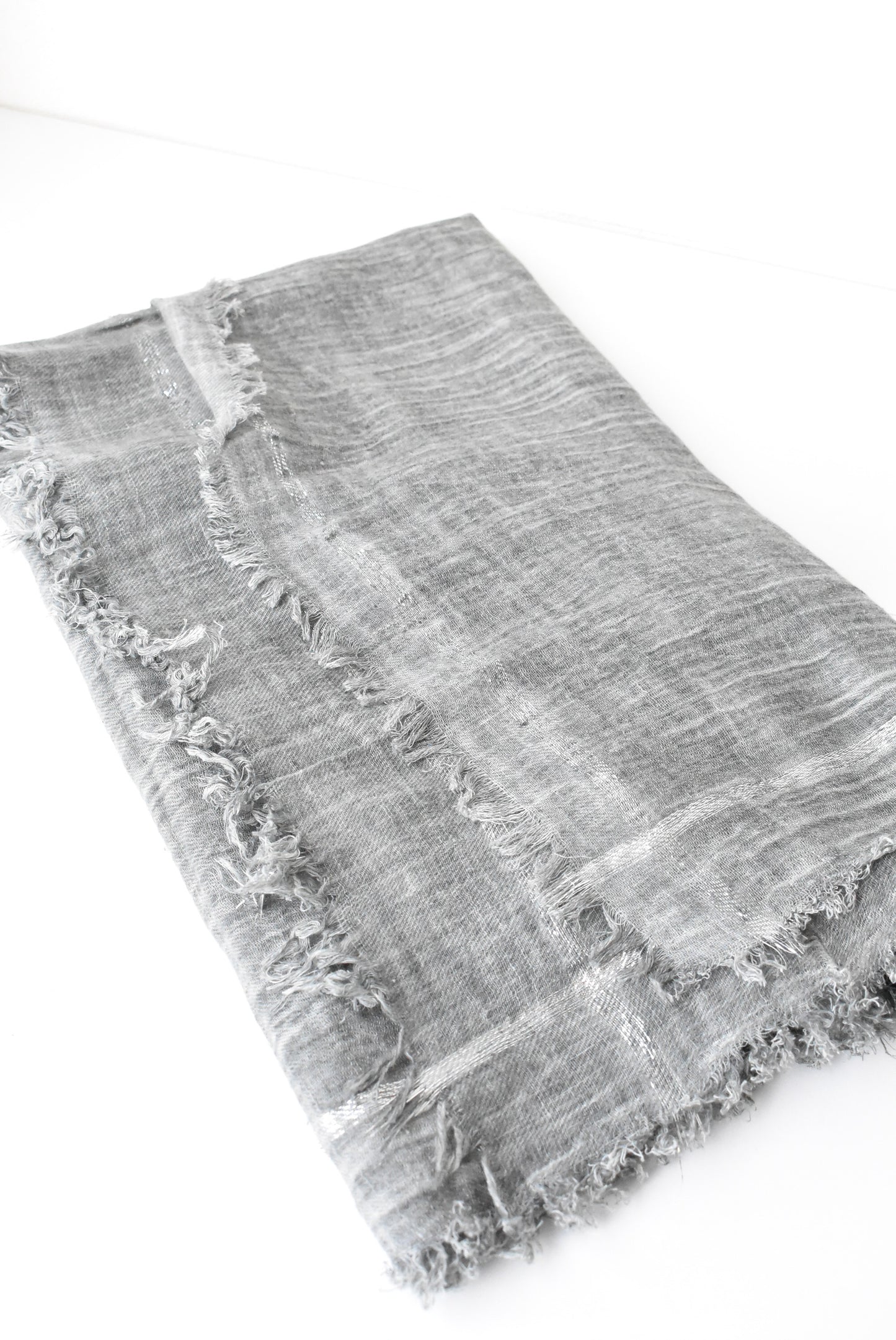 Max metallic trim scarf, NWT