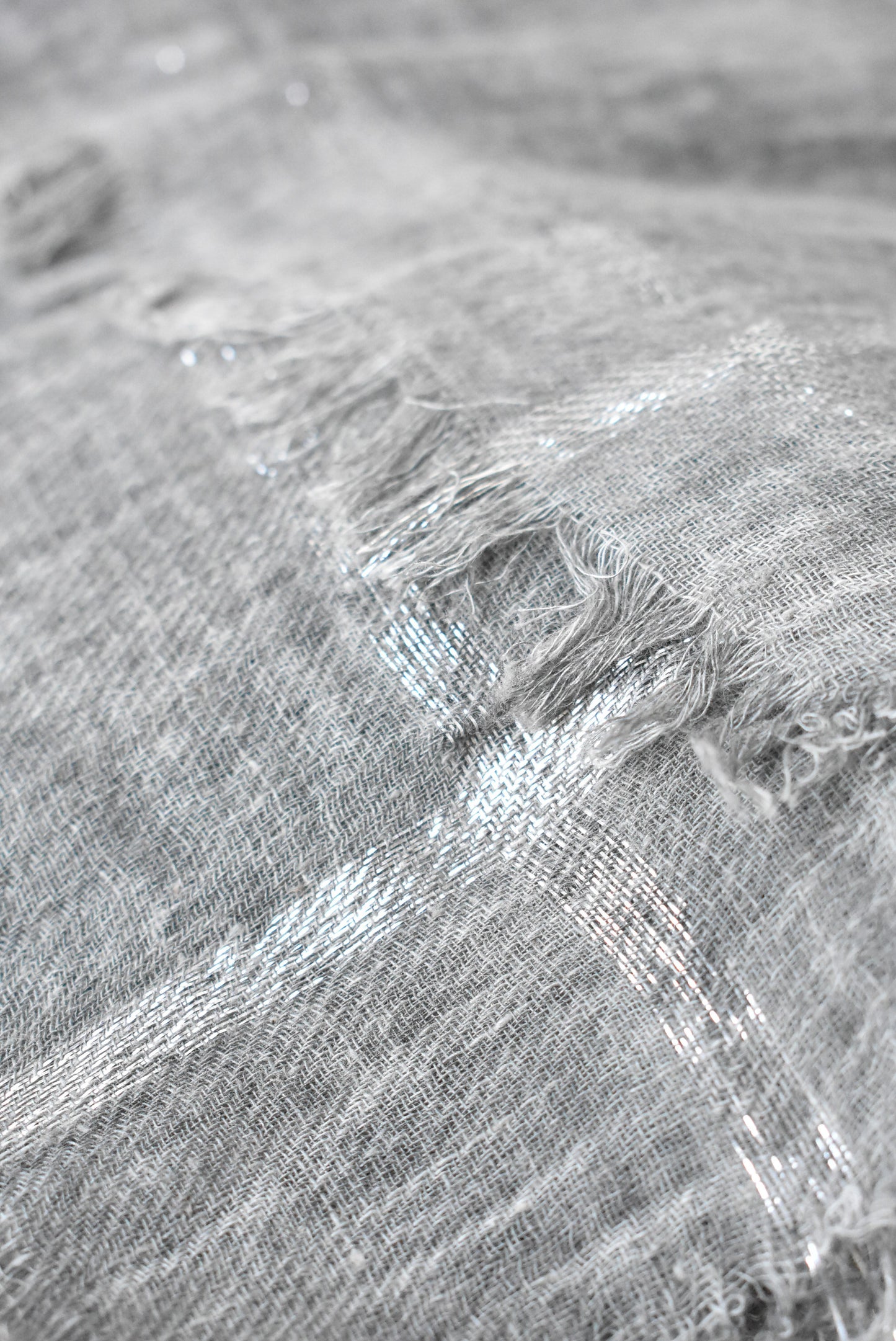 Max metallic trim scarf, NWT