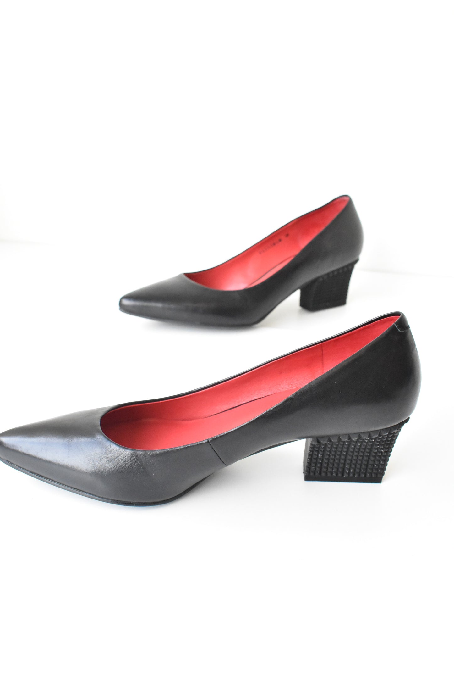 Nu By Neo black leather heels, size 39