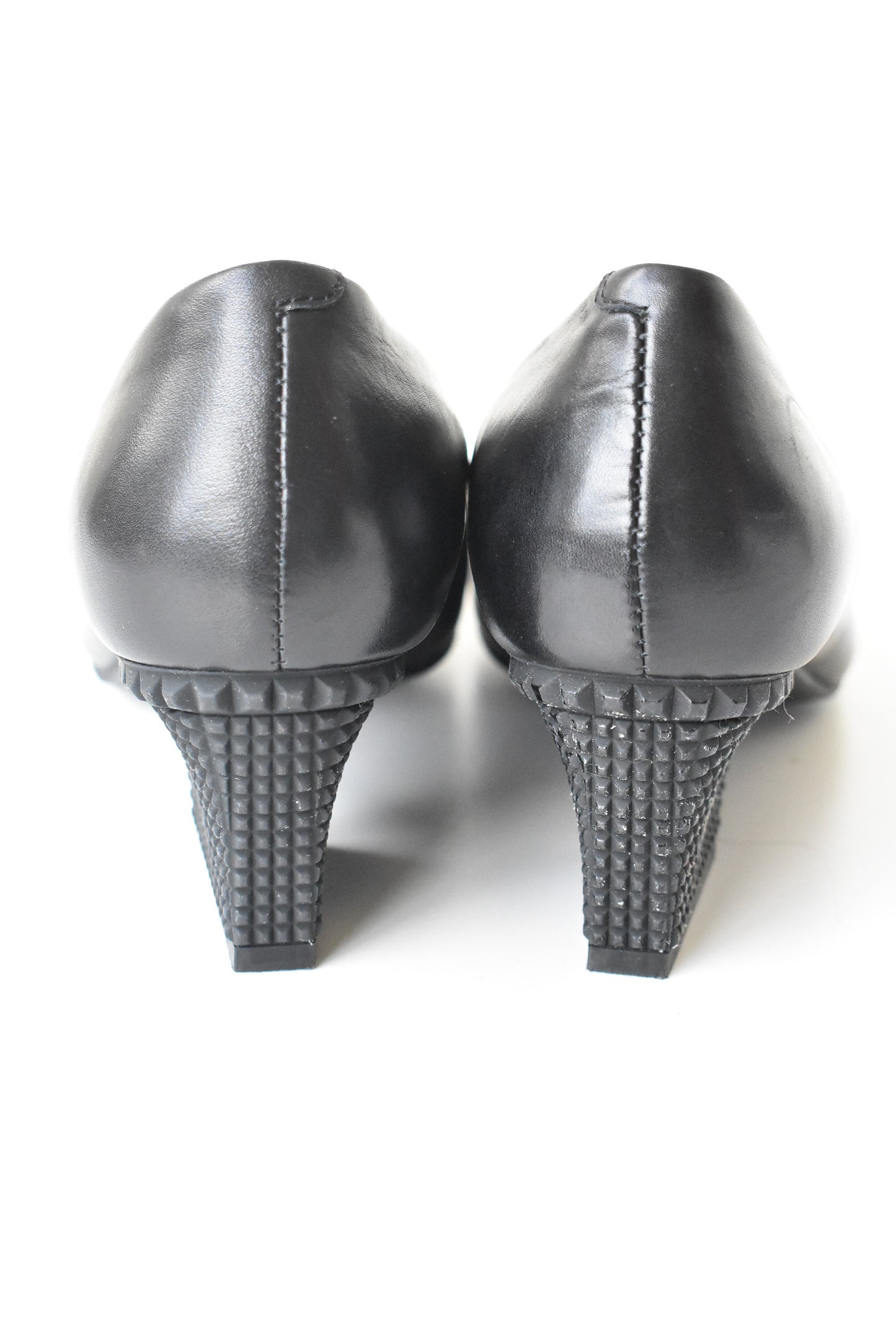 Nu By Neo black leather heels, size 39