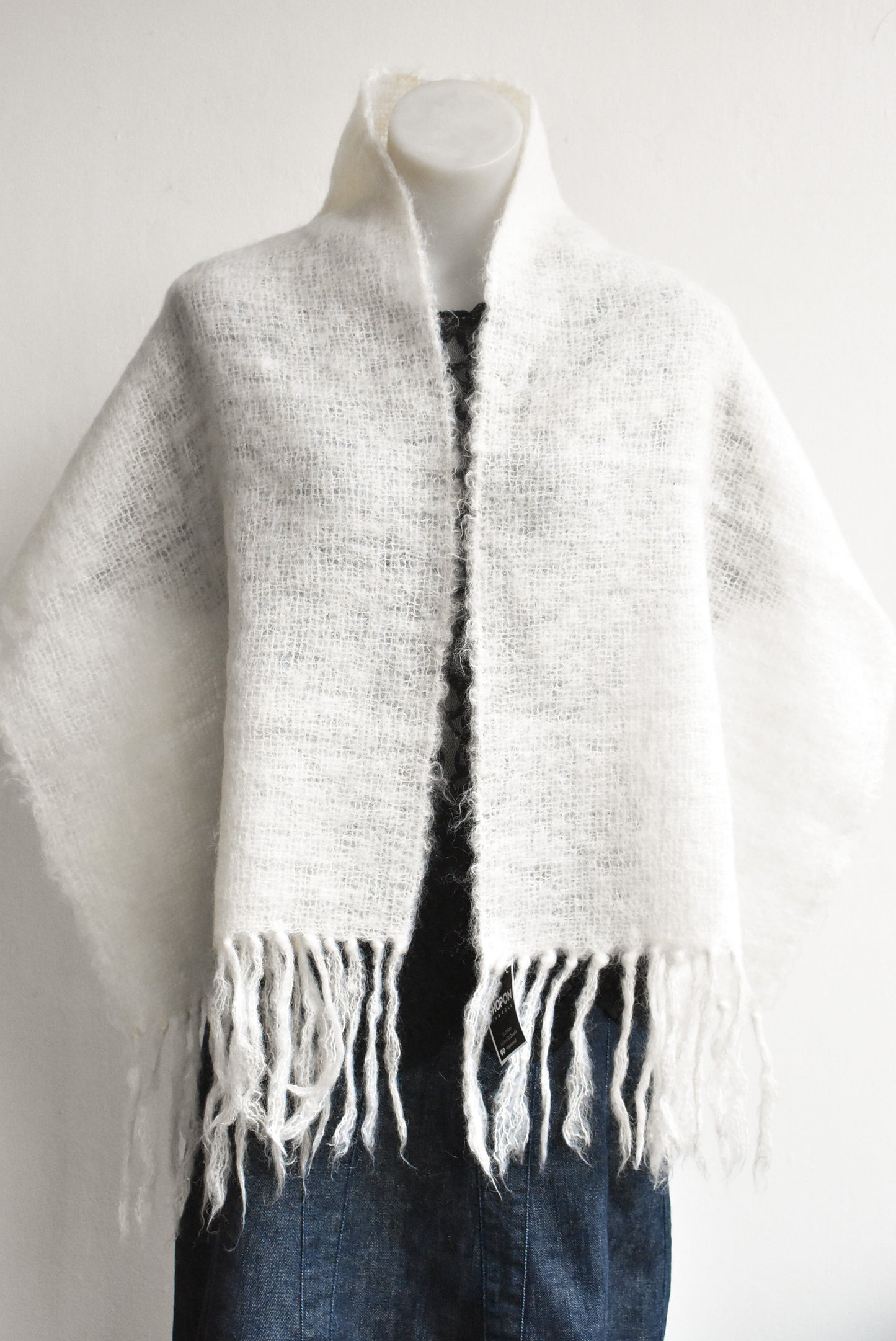 Wool cream tassled scarf