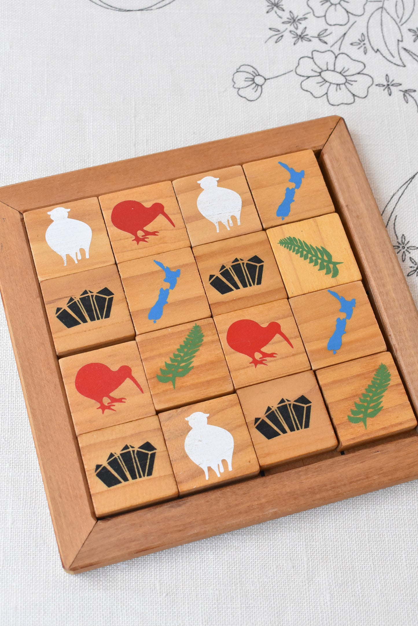 Kiwiana wooden puzzle