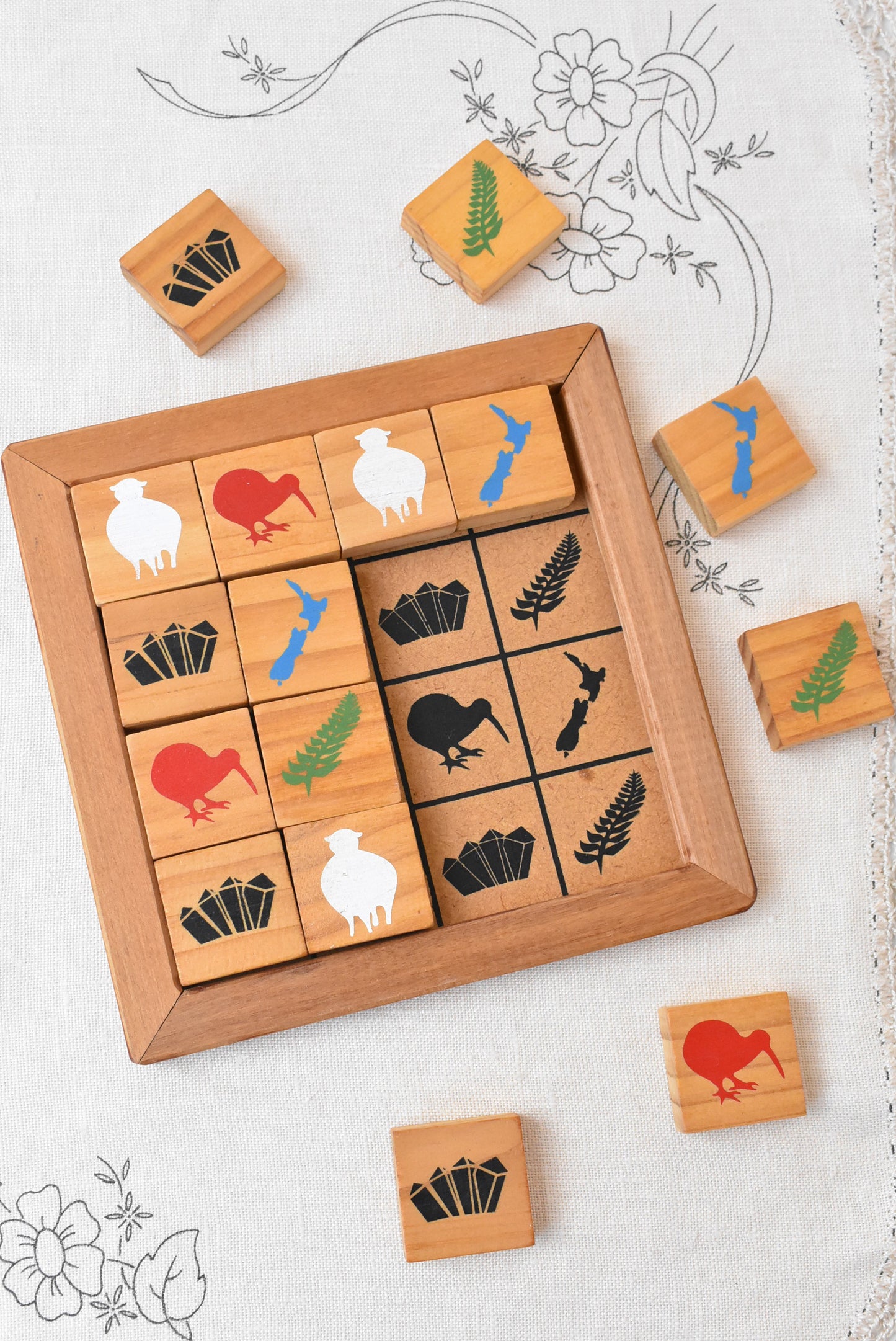 Kiwiana wooden puzzle