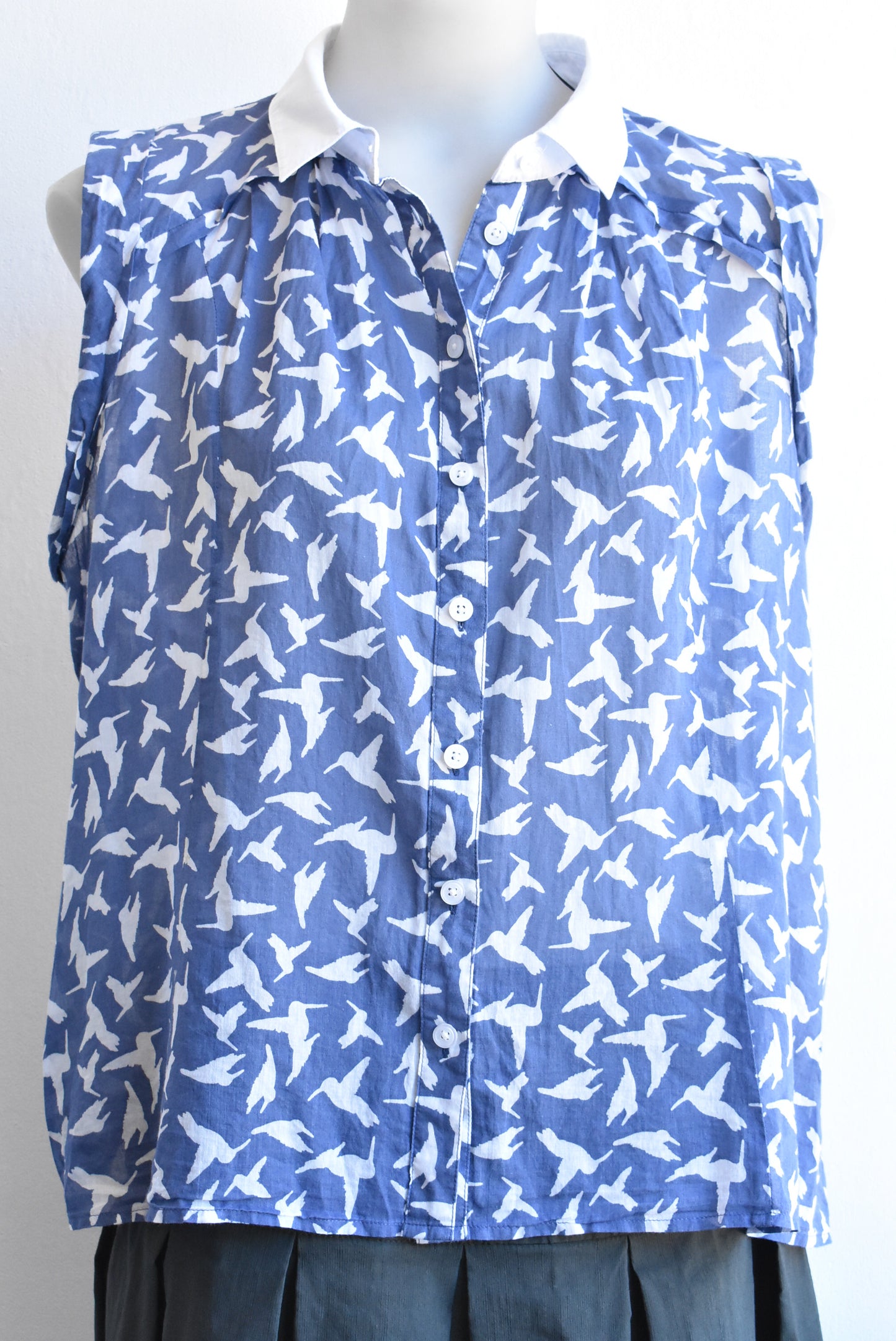 Cue In The City sleeveless bird shirt