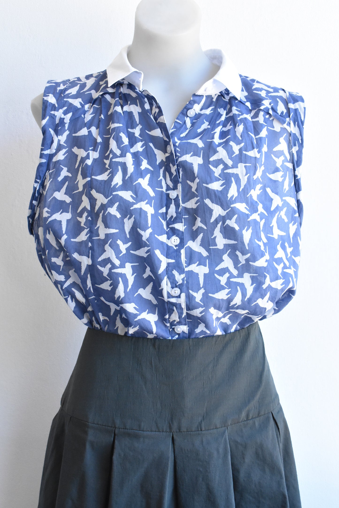 Cue In The City sleeveless bird shirt