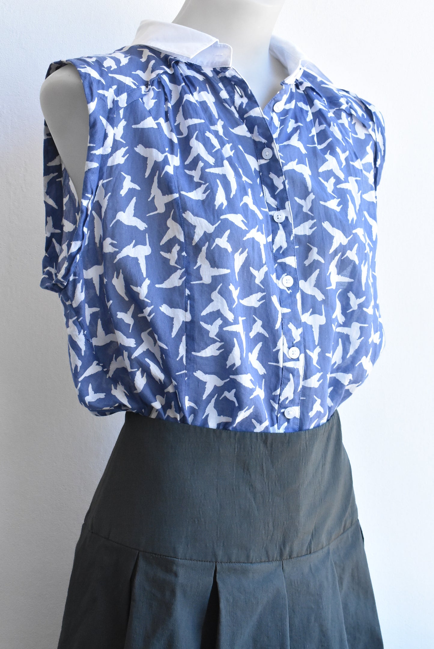 Cue In The City sleeveless bird shirt
