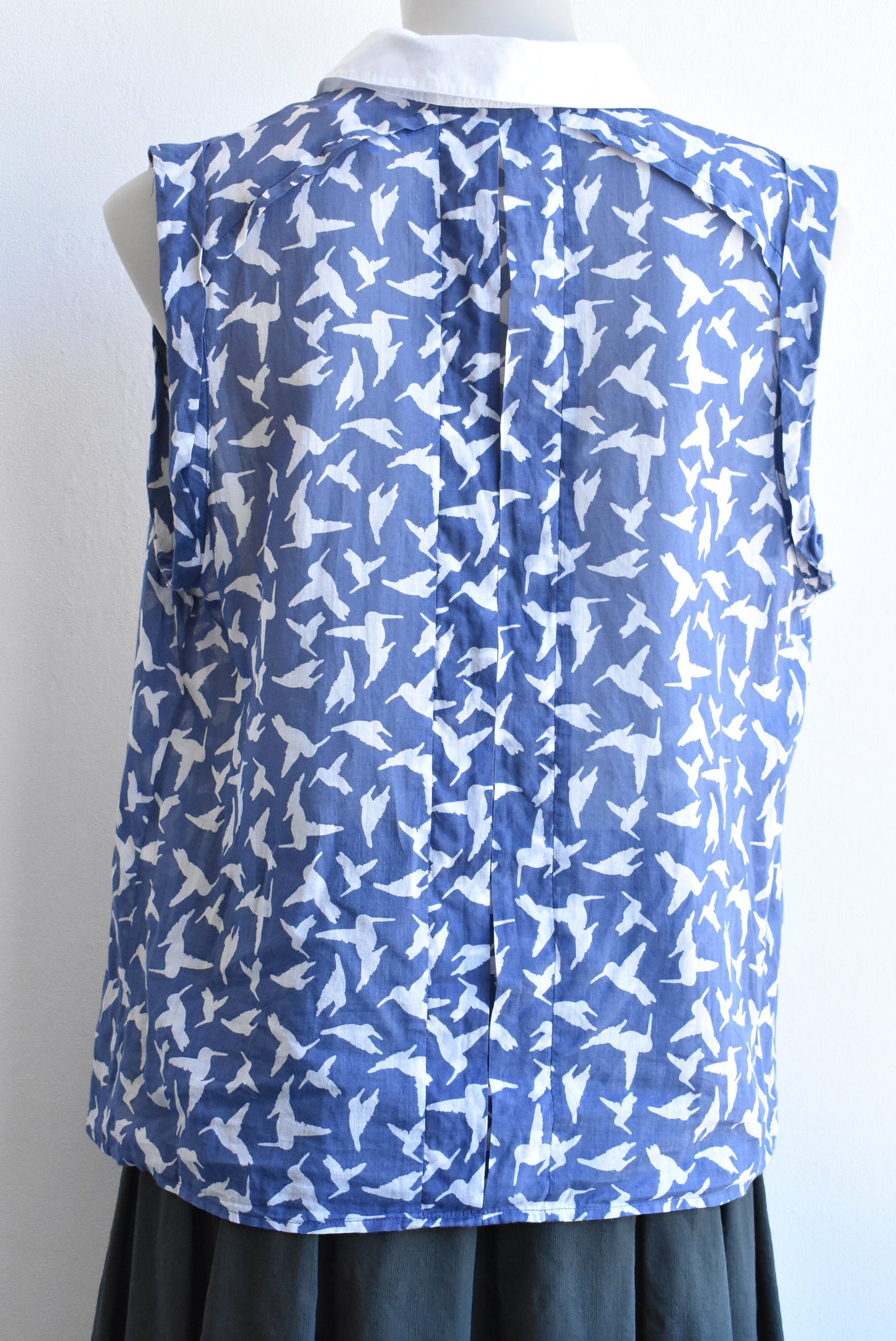 Cue In The City sleeveless bird shirt
