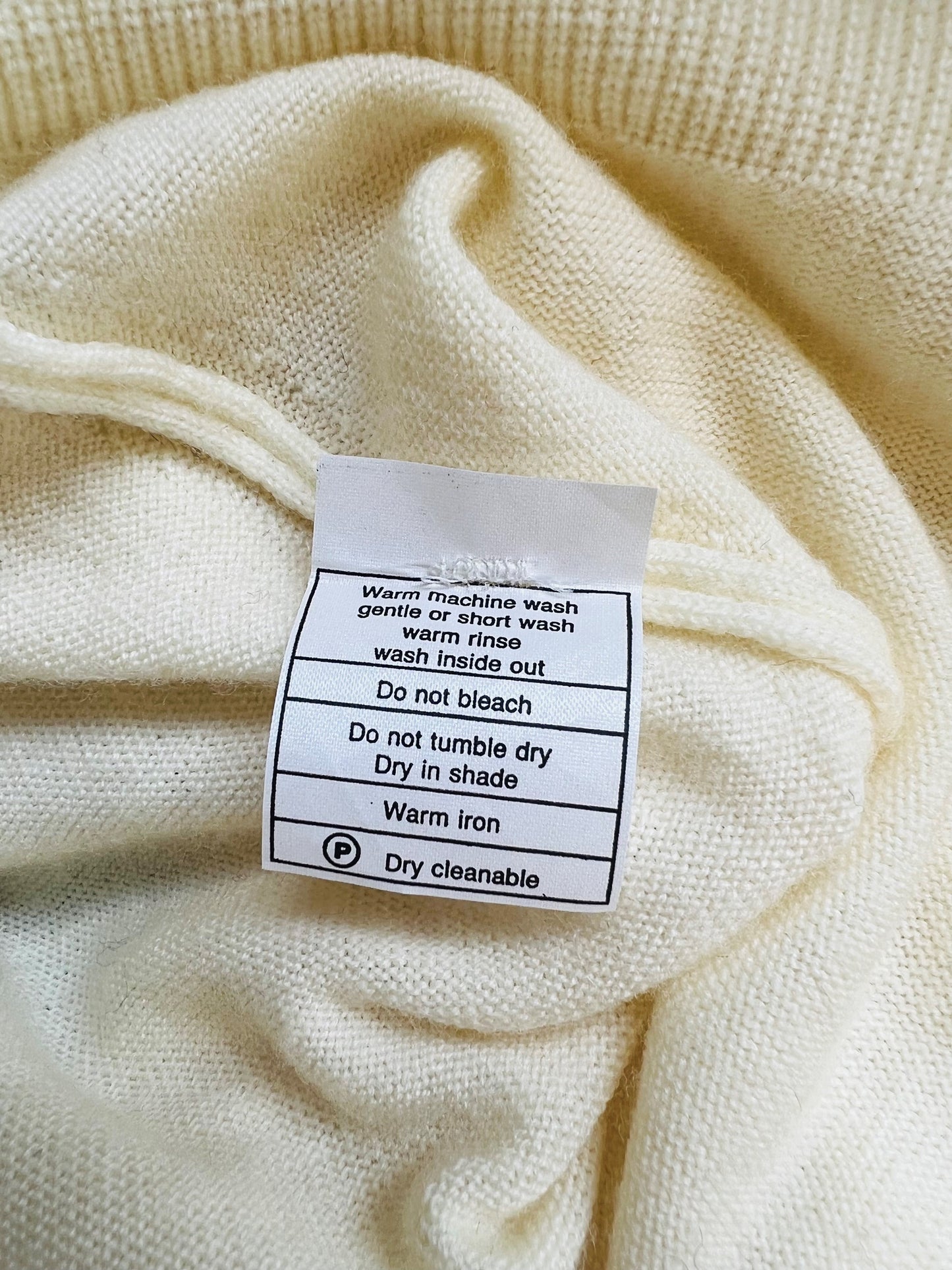 Ivory coloured sweater, size S-M