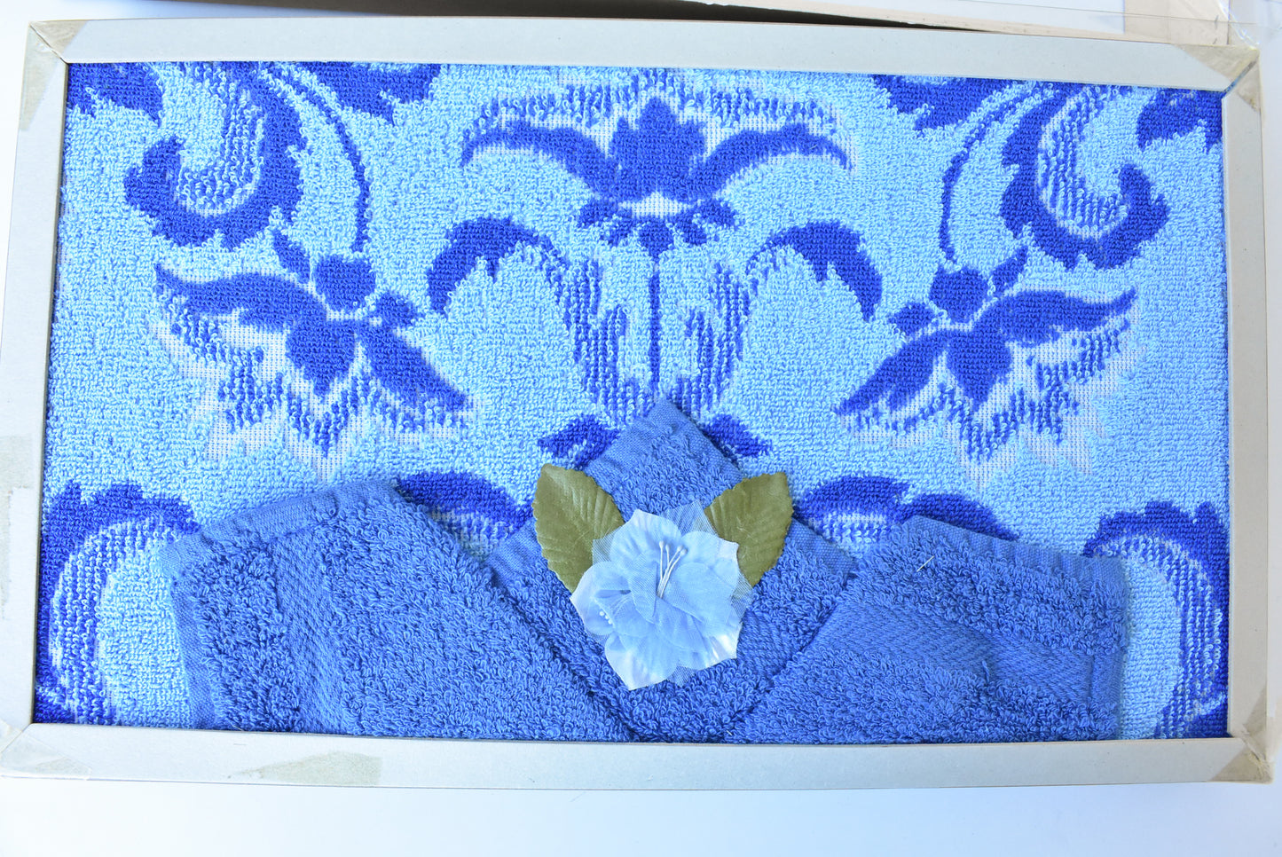 White Rose bath towel and face cloth gift set in box