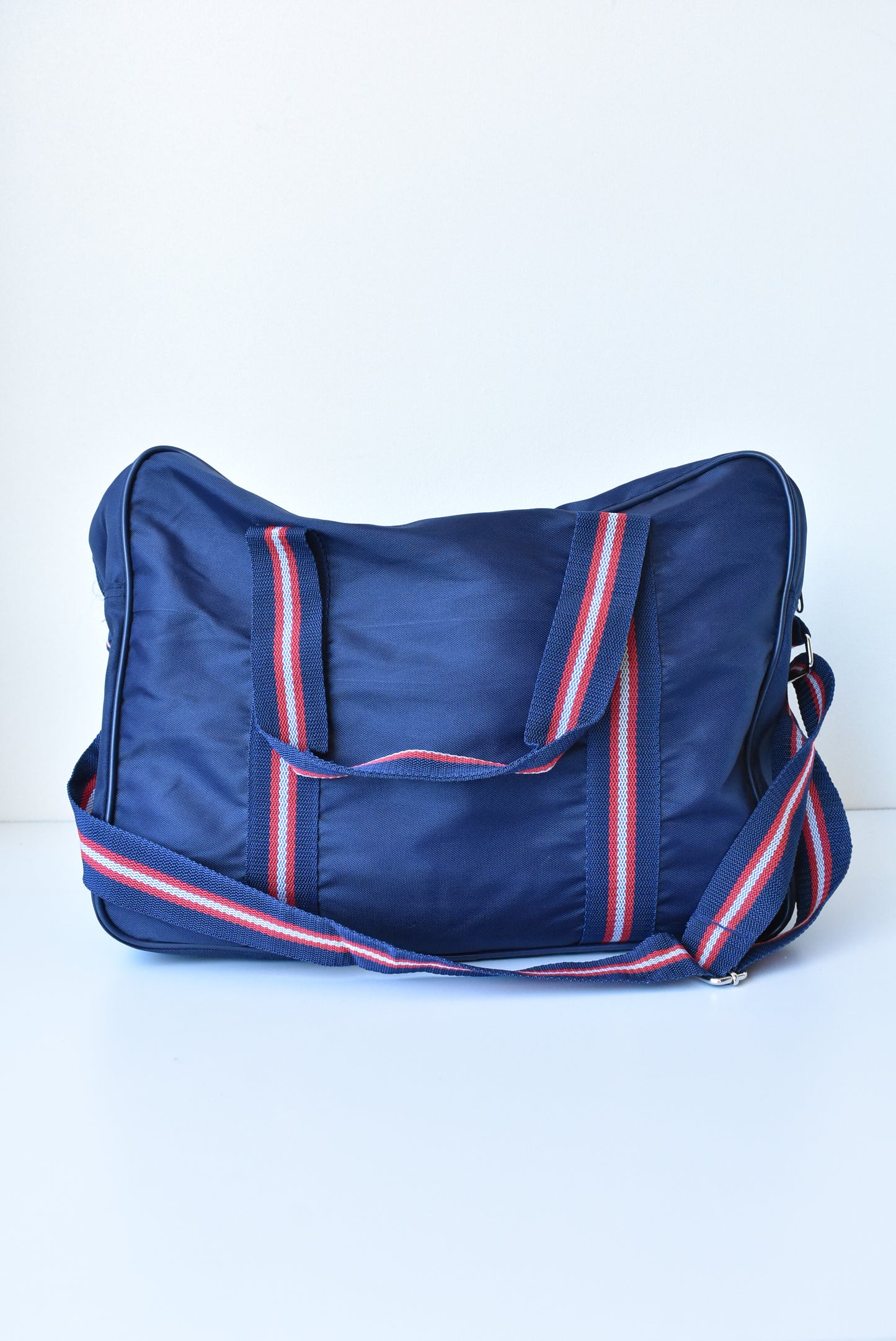 London Shoppe retro sports bag