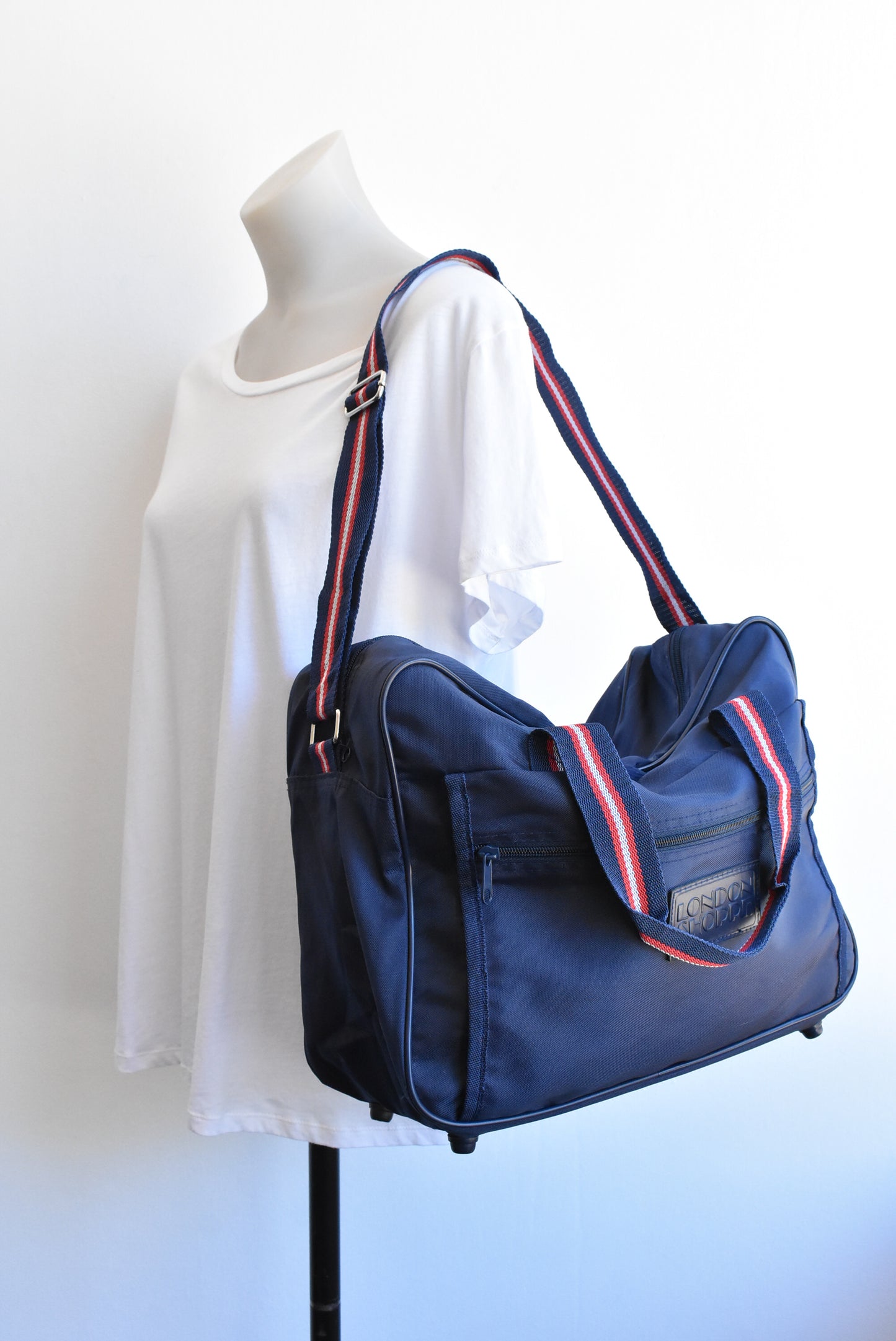 London Shoppe retro sports bag