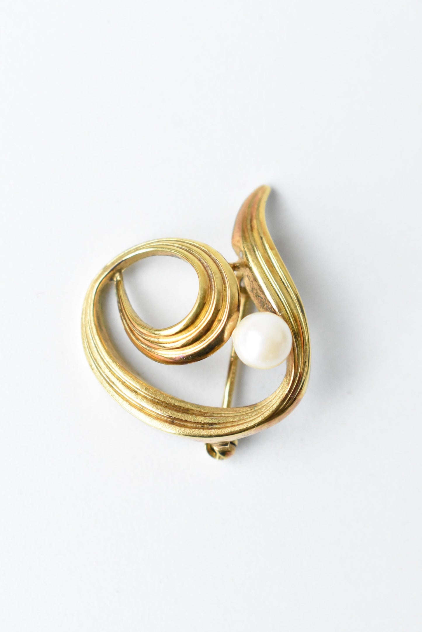 Vintage West German rolled gold brooch