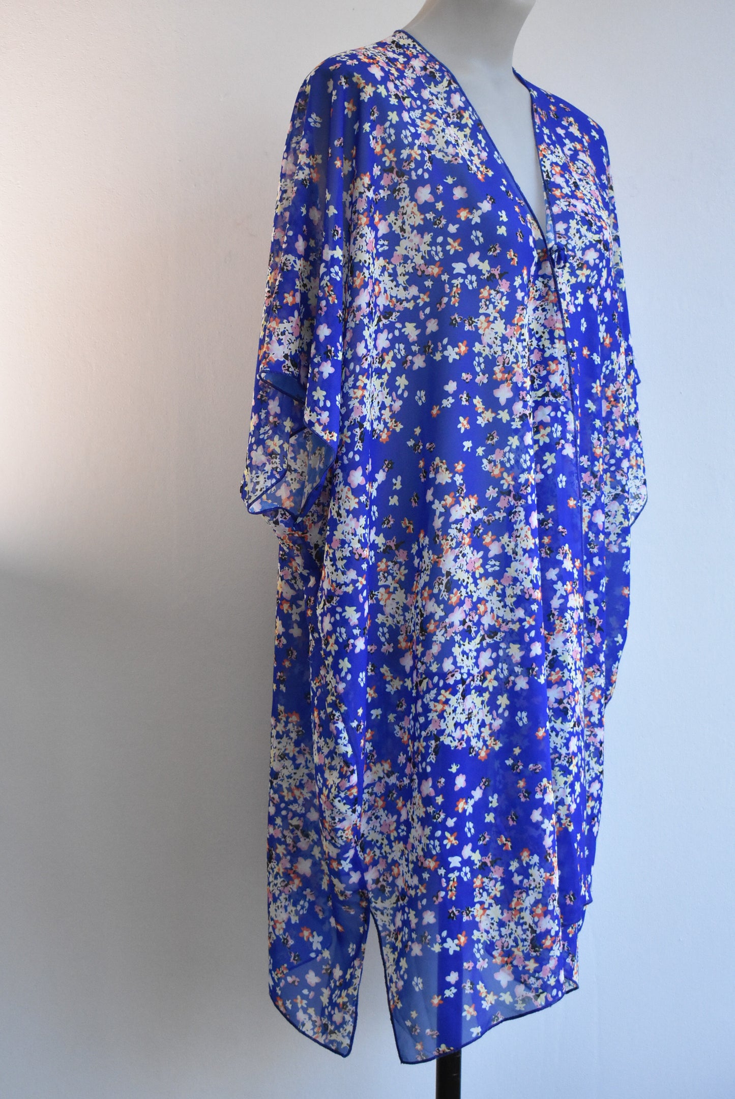 Tuesday blue floral drape top, size M