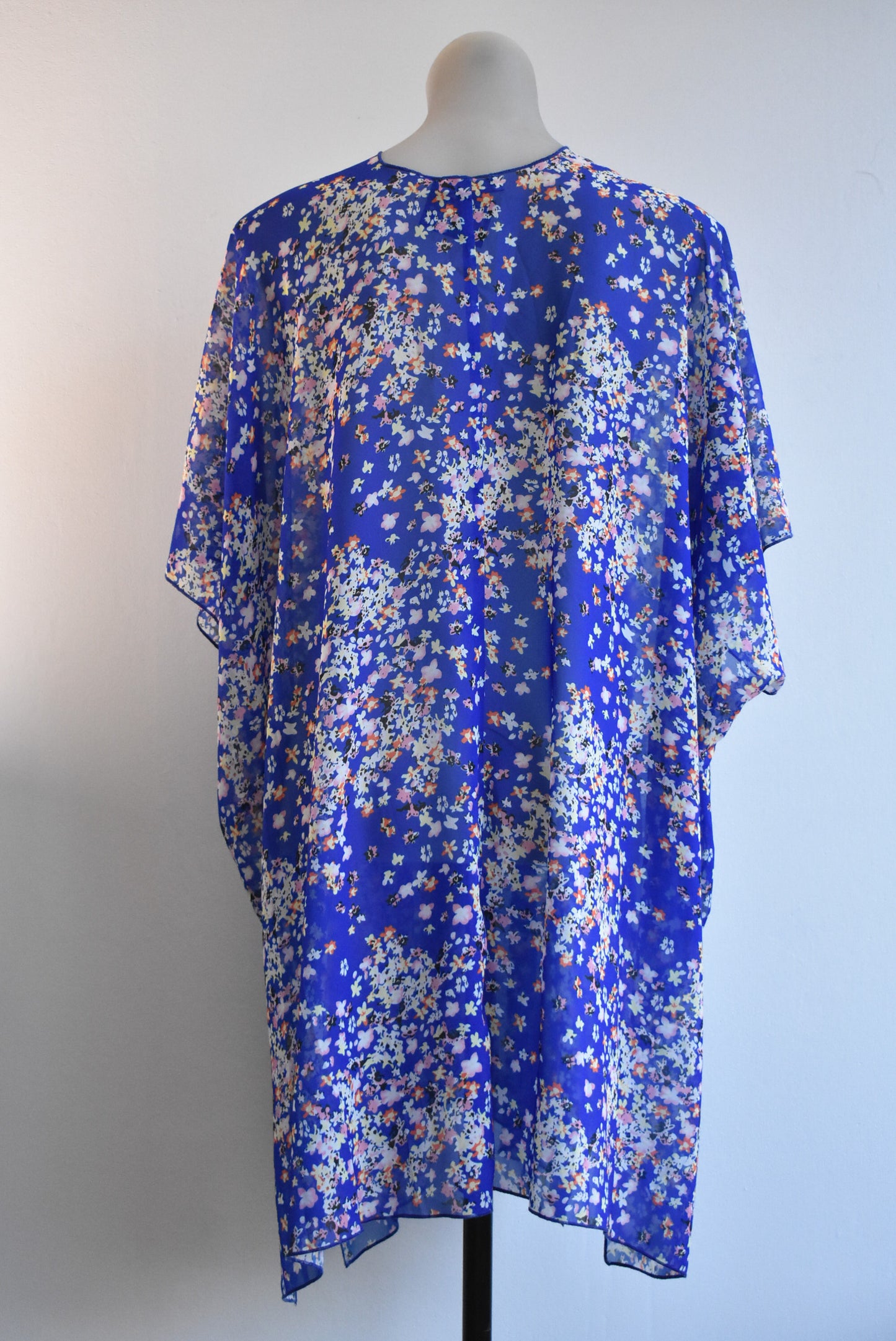 Tuesday blue floral drape top, size M