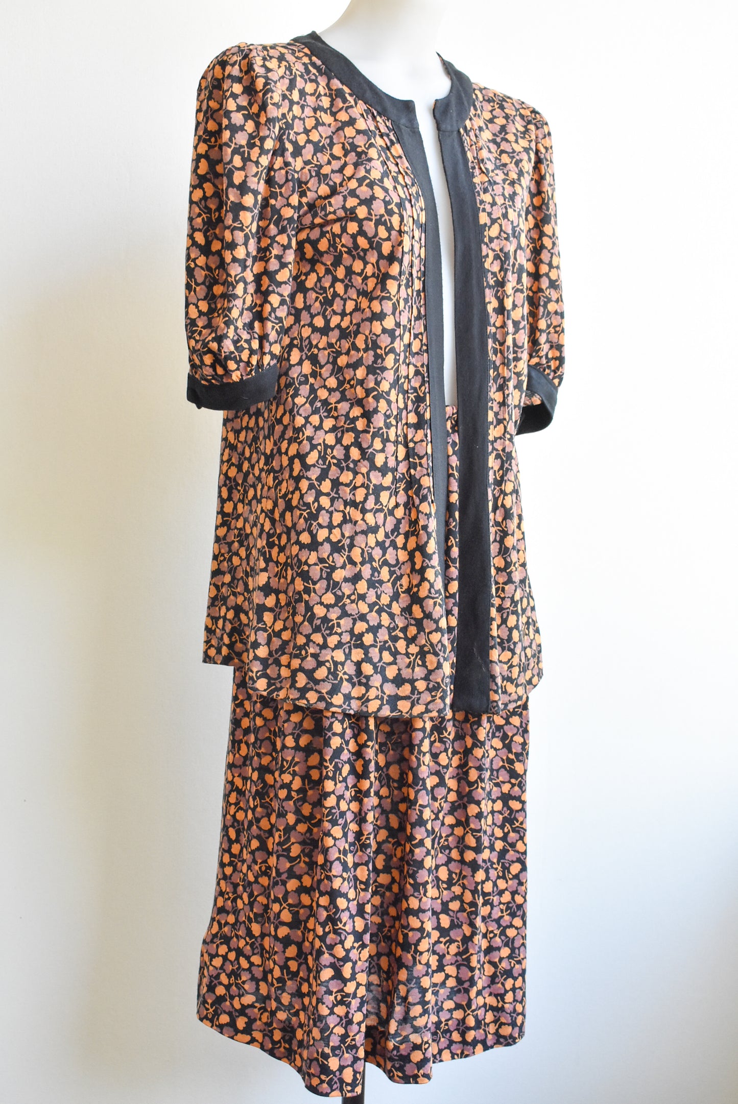 Vintage 2 piece, skirt and cardigan, size S/M