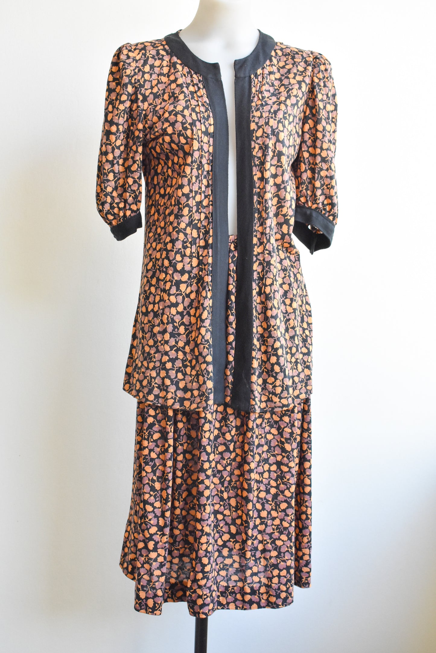 Vintage 2 piece, skirt and cardigan, size S/M