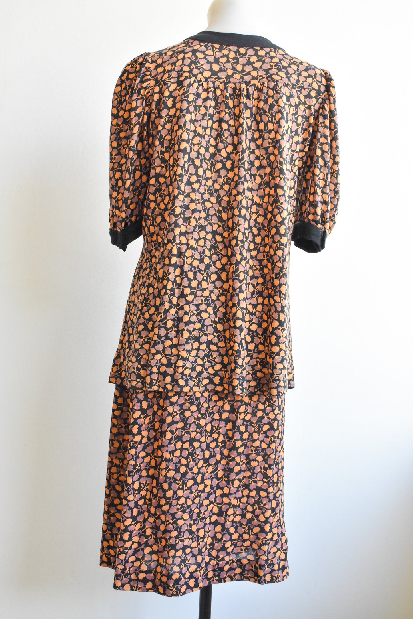 Vintage 2 piece, skirt and cardigan, size S/M
