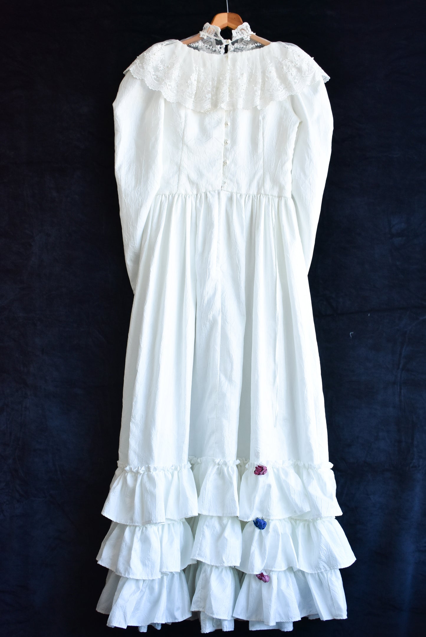 Vintage 1970s wedding dress: Off white silk and lace