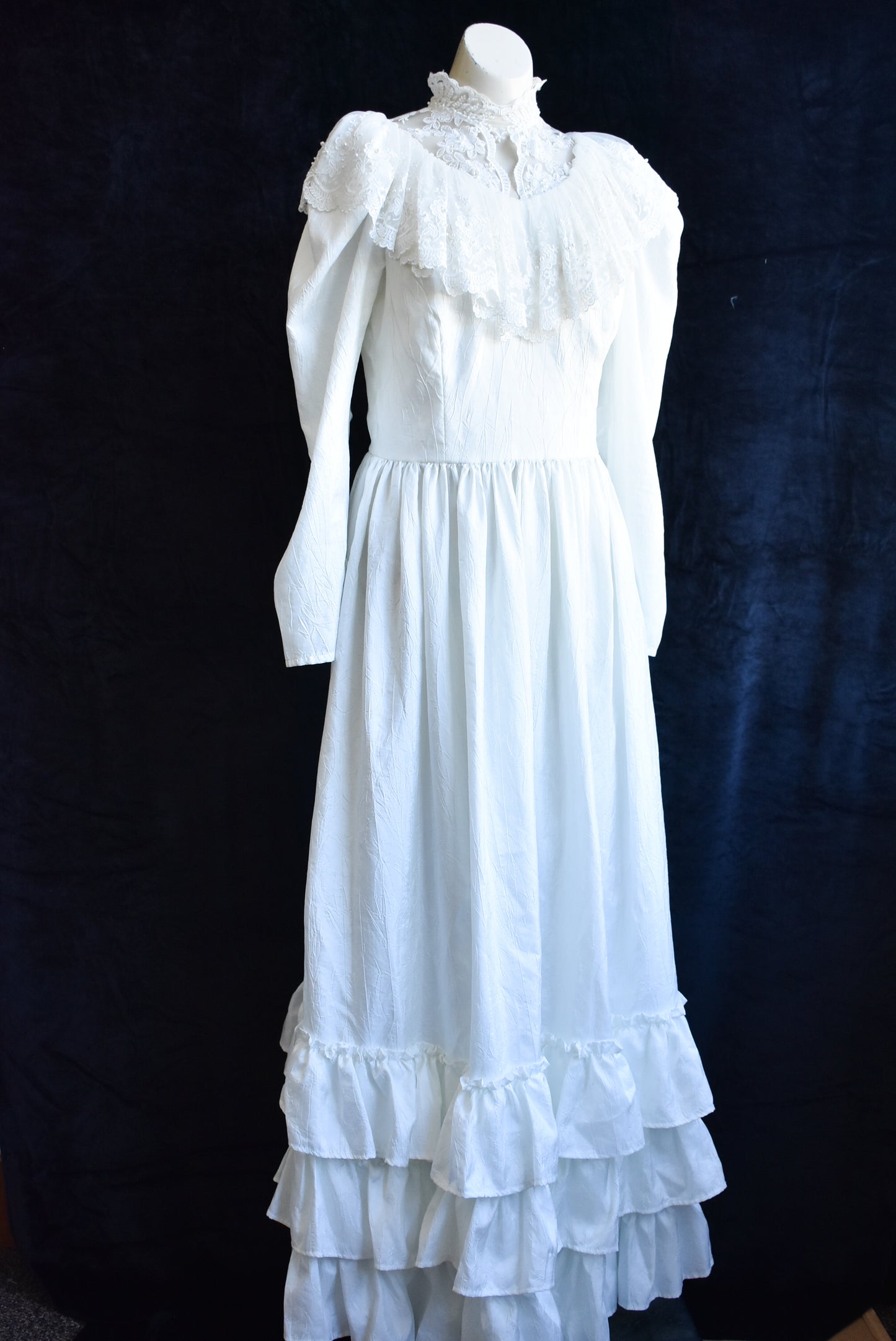 Vintage 1970s wedding dress: Off white silk and lace