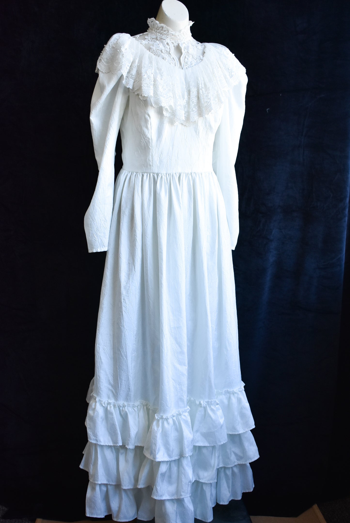 Vintage 1970s wedding dress: Off white silk and lace