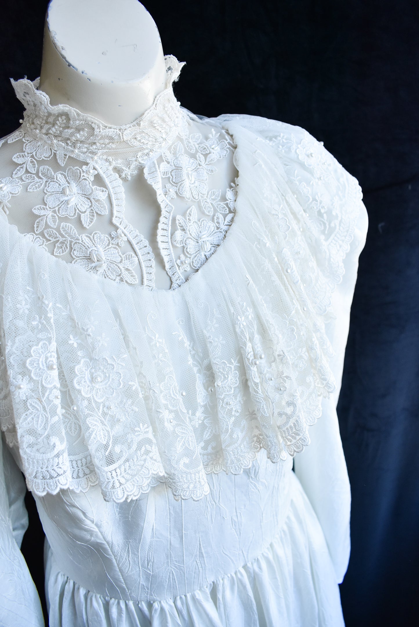 Vintage 1970s wedding dress: Off white silk and lace
