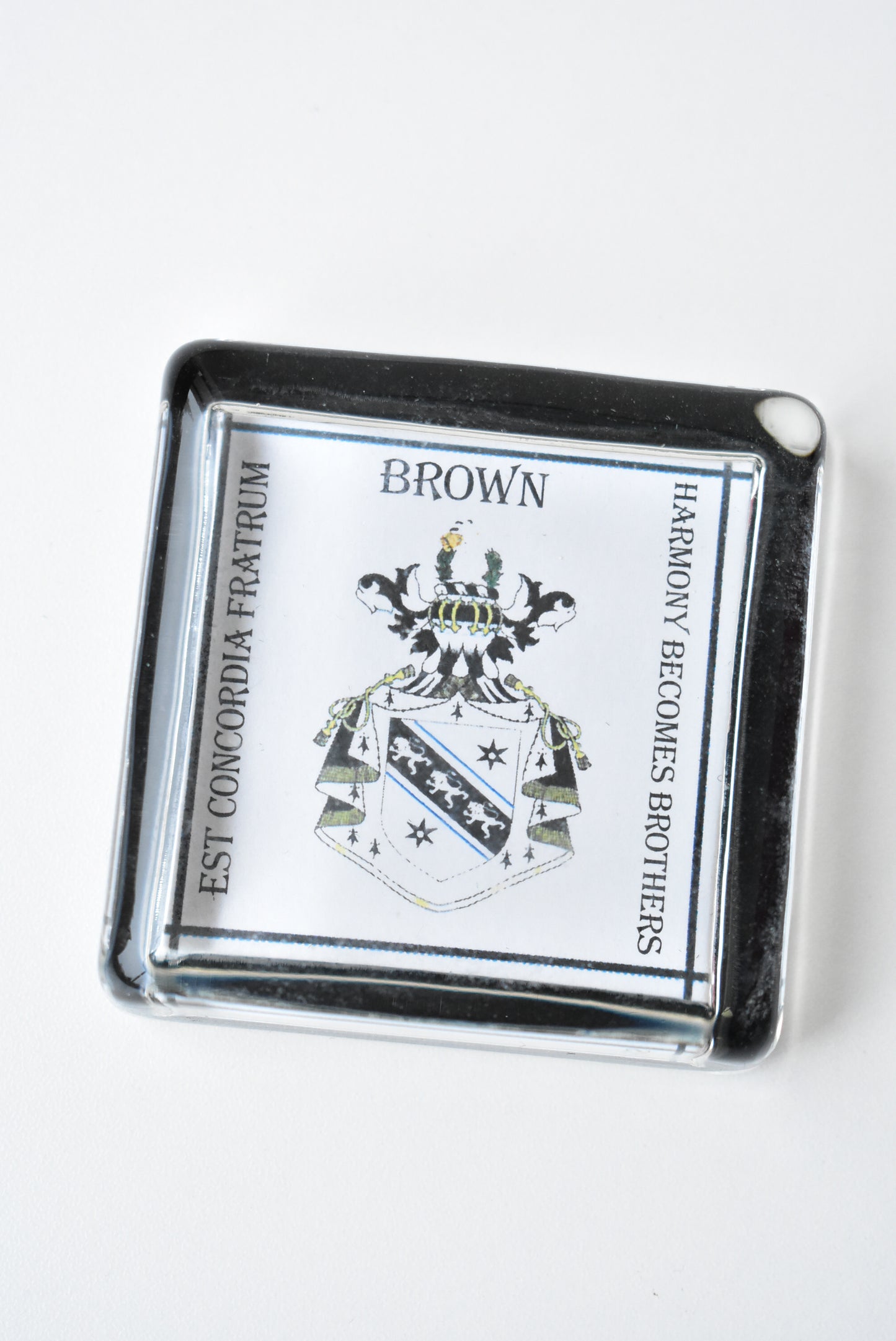 Coat of arms paperweight for surname 'Brown'