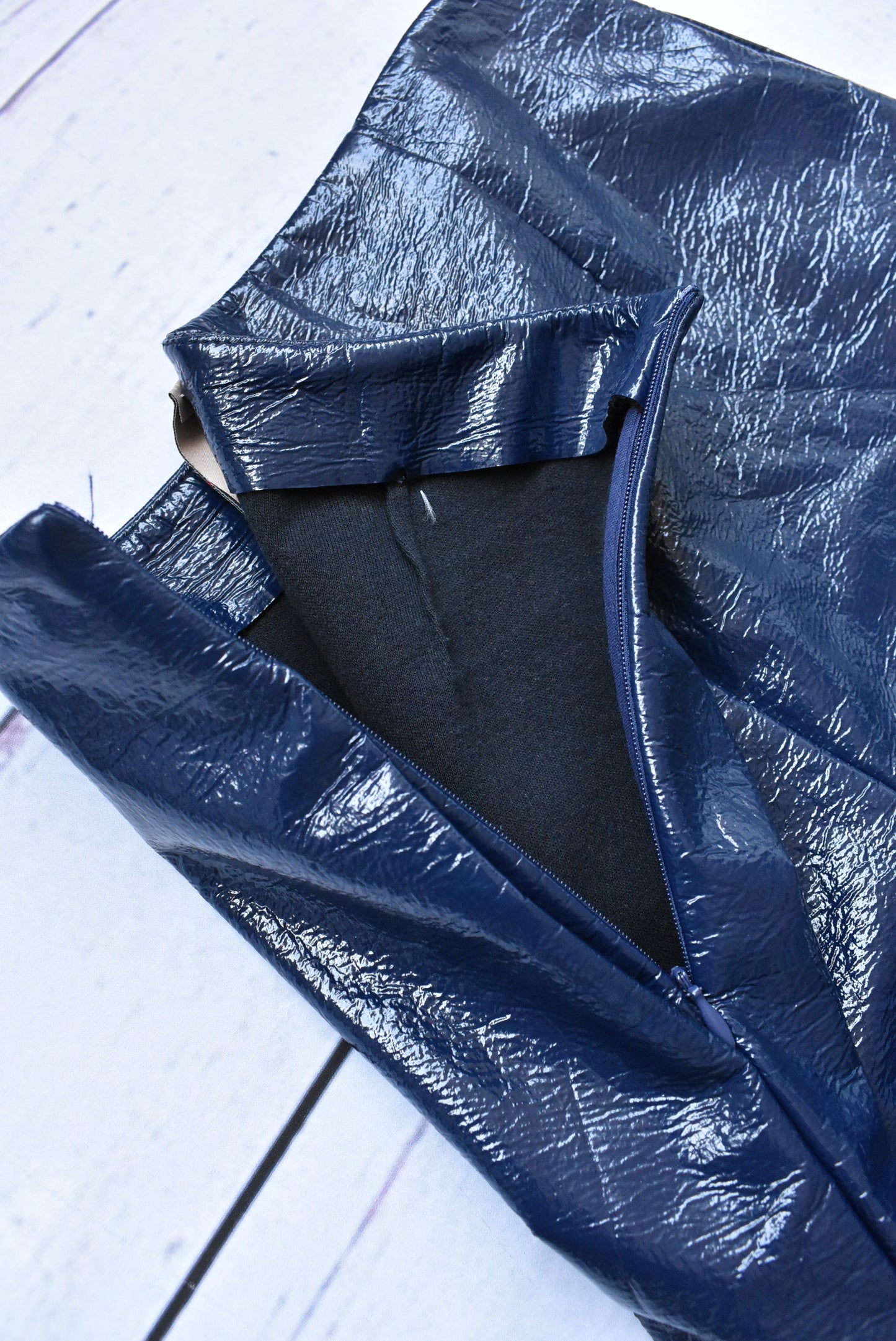 Erika Cavallini blue faux-leather shiny capris, size 40