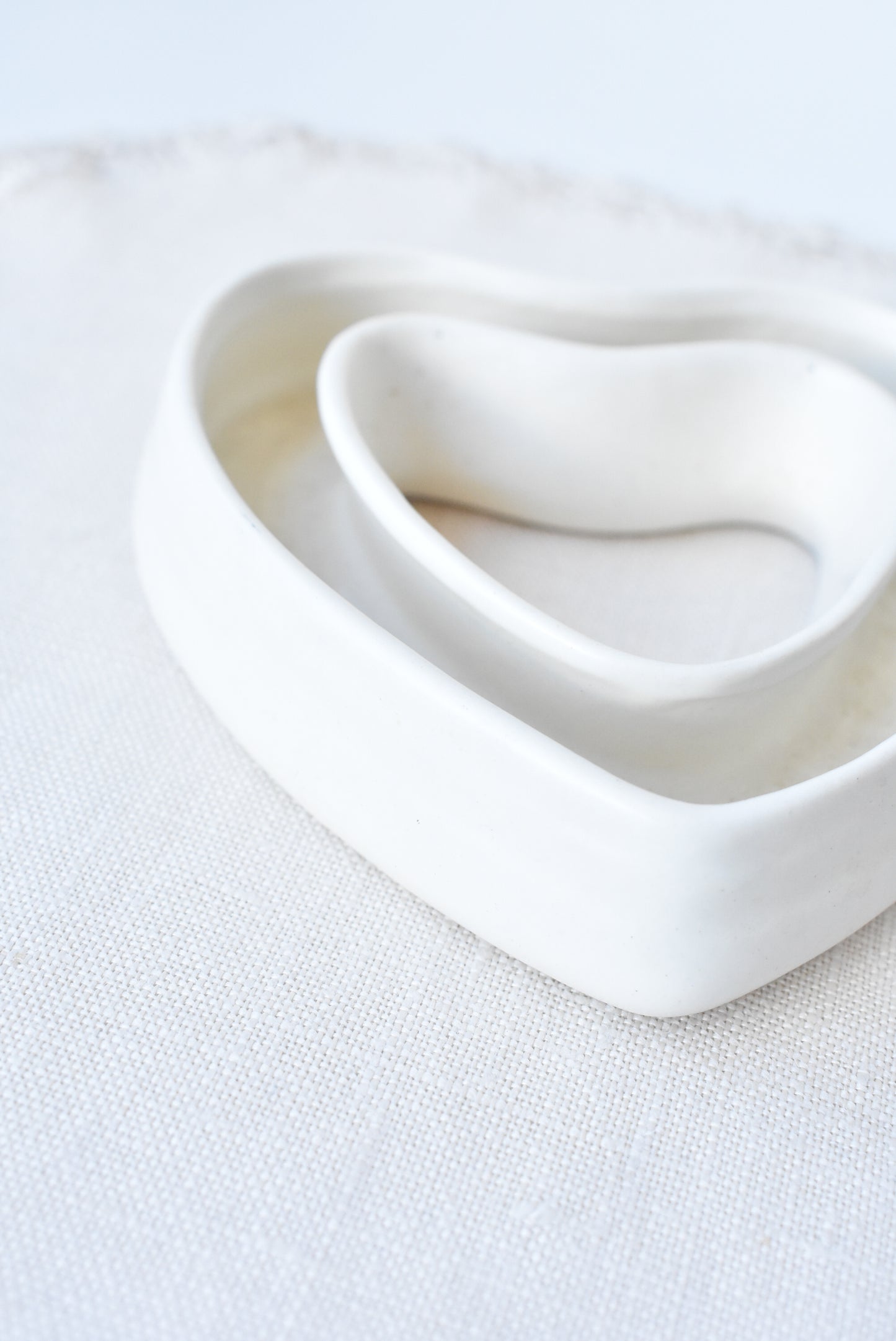 Very rare Crown Lynn ceramic heart-shaped flower trough