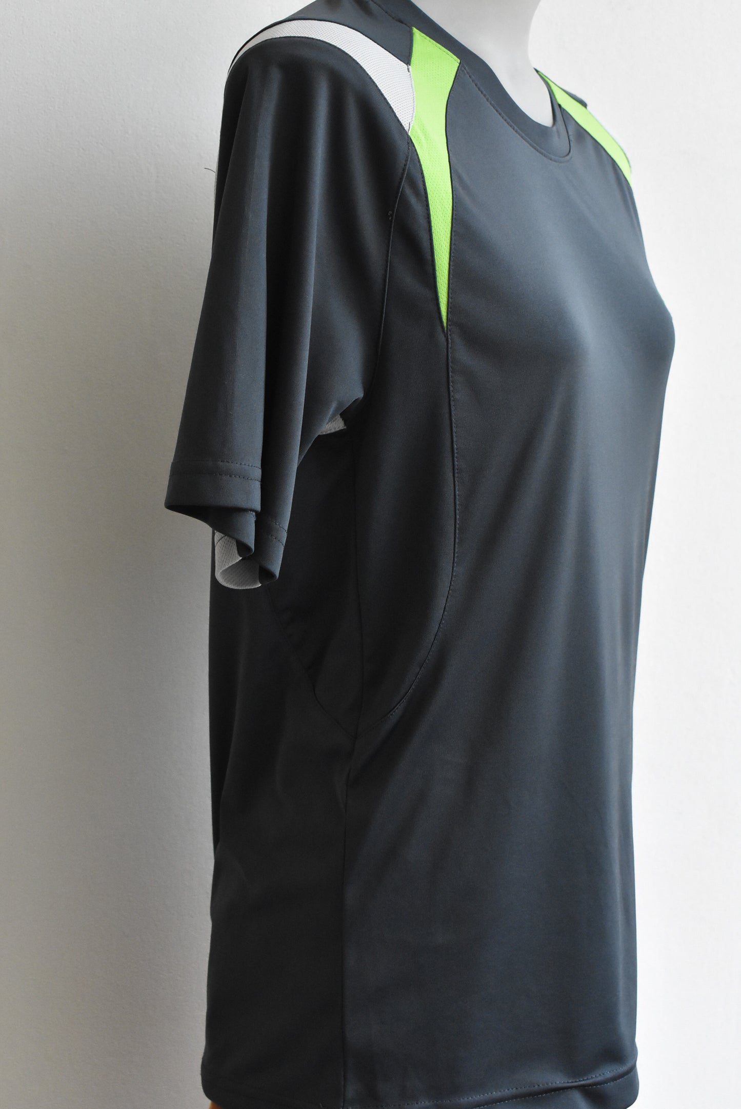 Adidas sport top (size M)