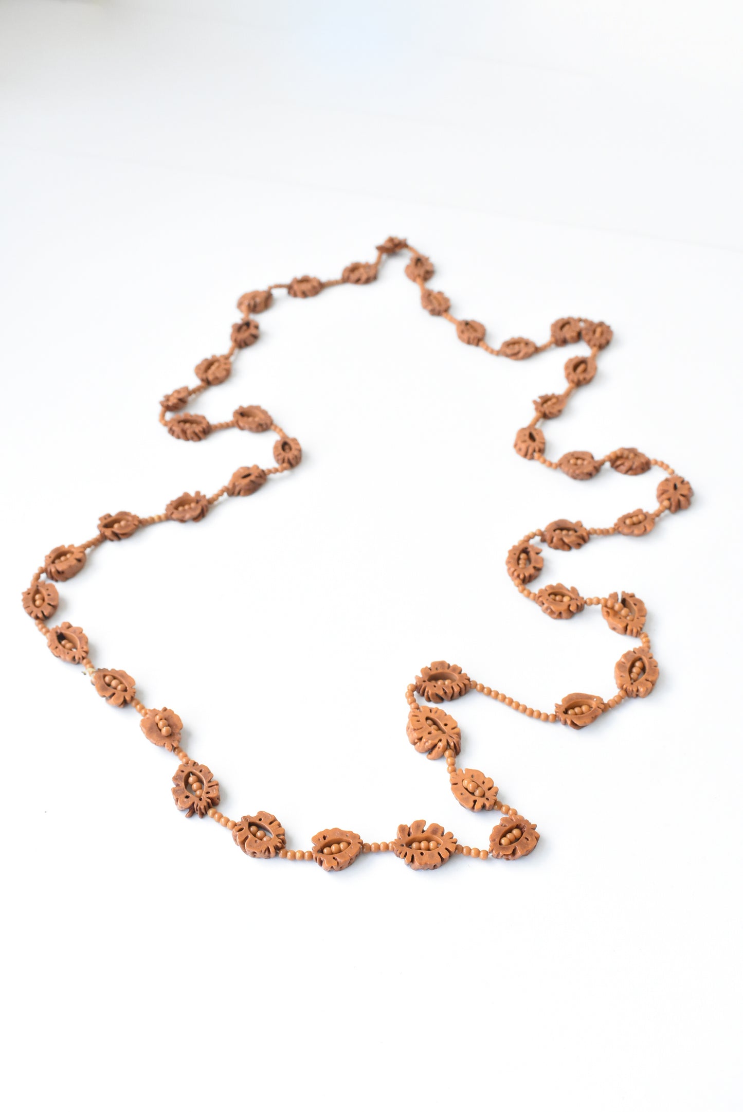 Retro peach stone long necklace
