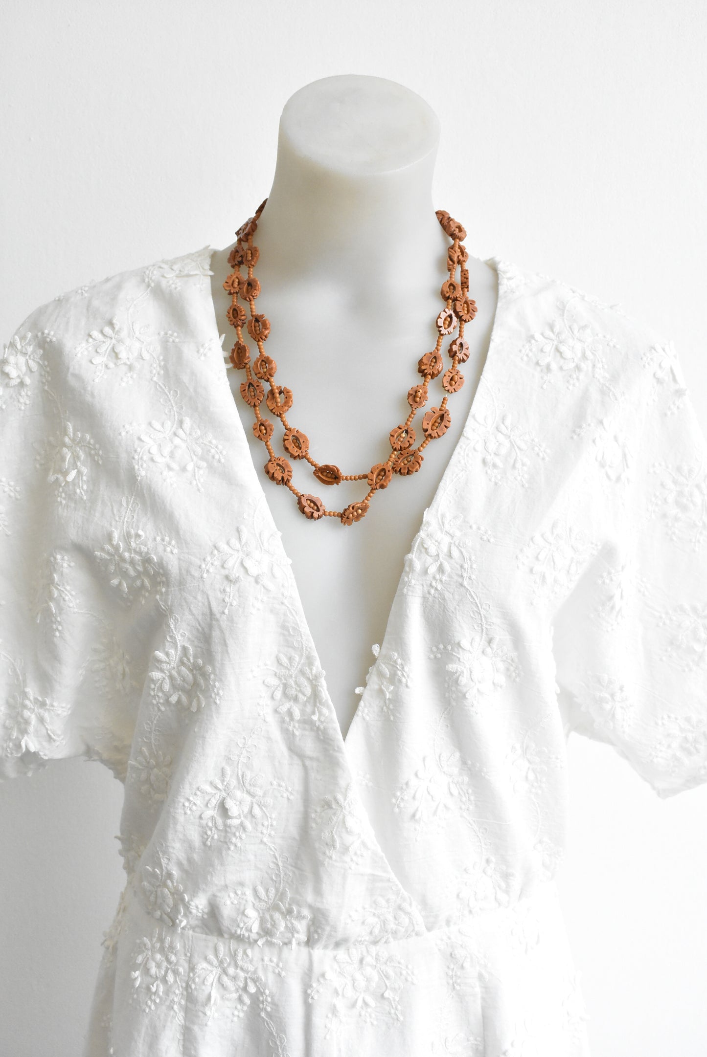 Retro peach stone long necklace