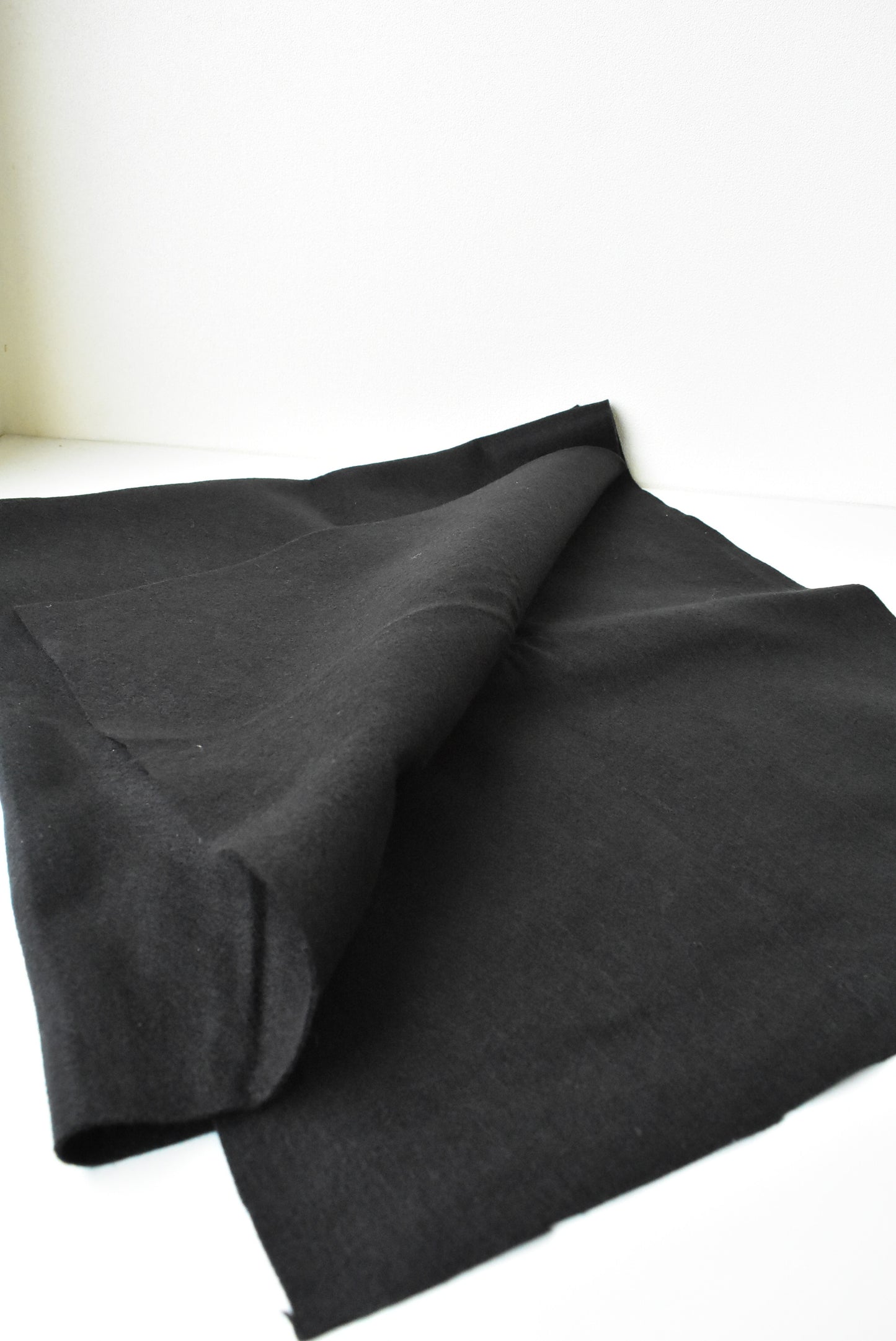 Black felt. 1mx95cm