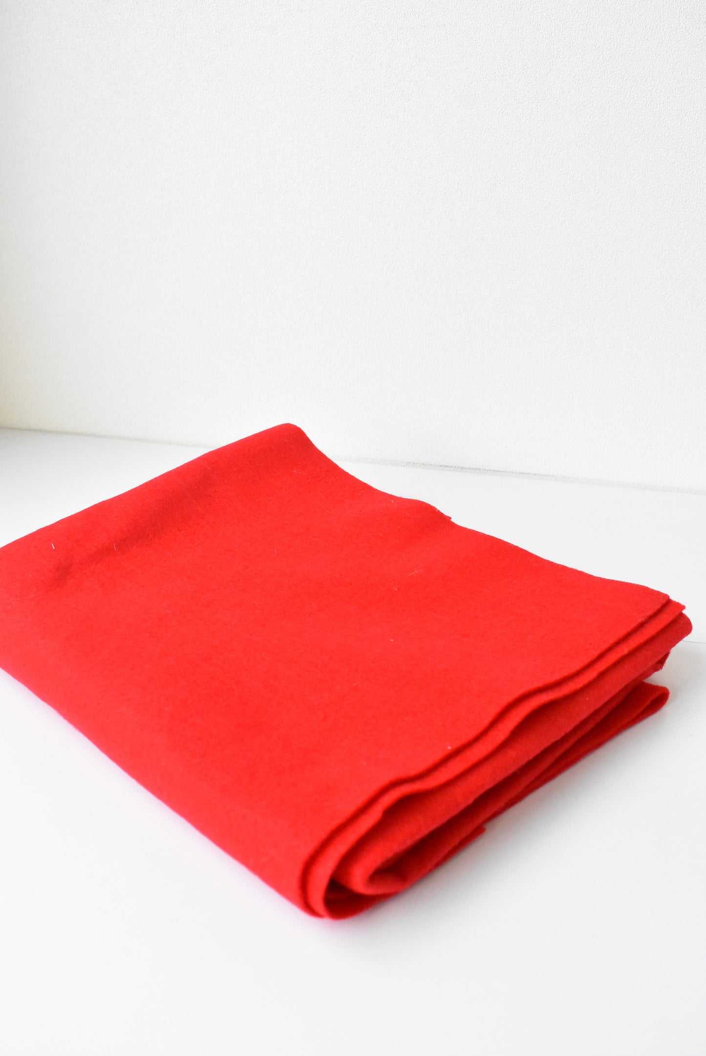 Red felt. 95cmx95cm