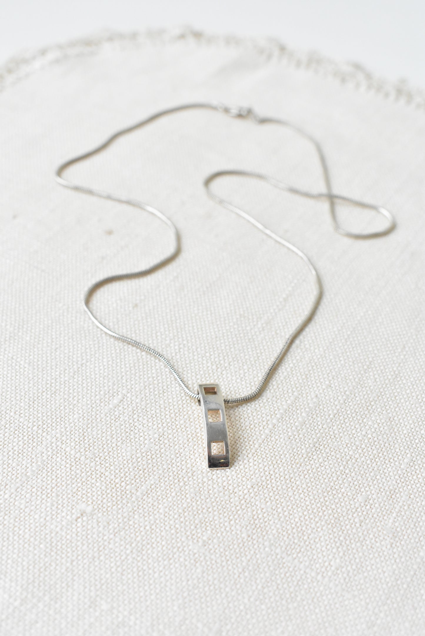 Sterling silver curving pendant necklace