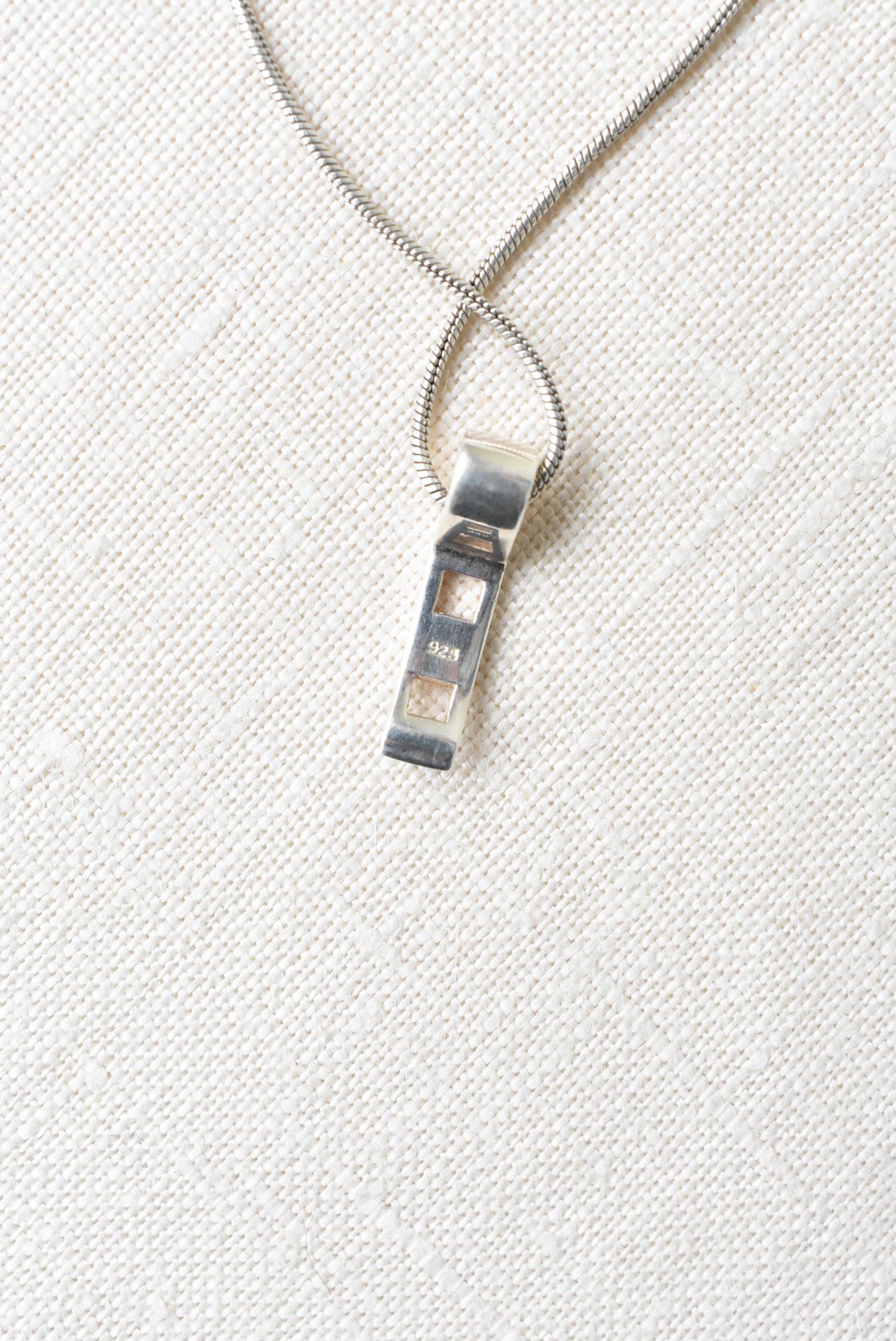 Sterling silver curving pendant necklace