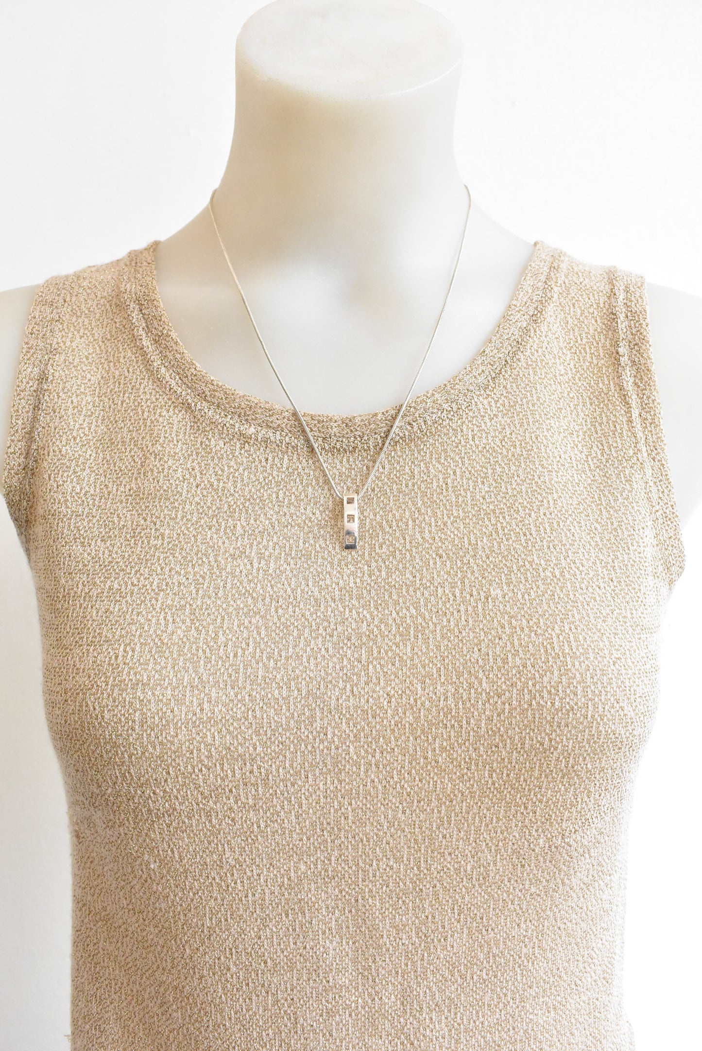 Sterling silver curving pendant necklace