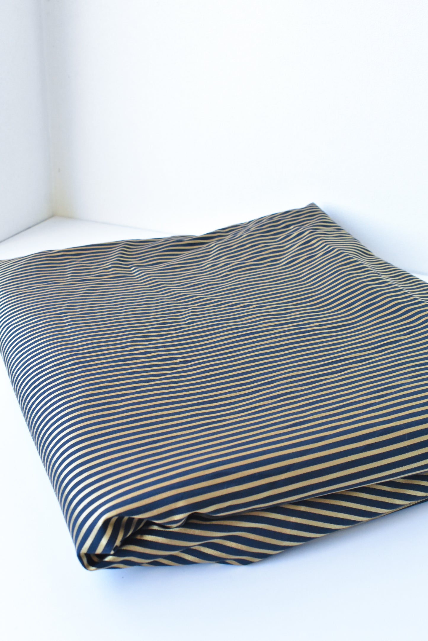 Black & gold twill x9m