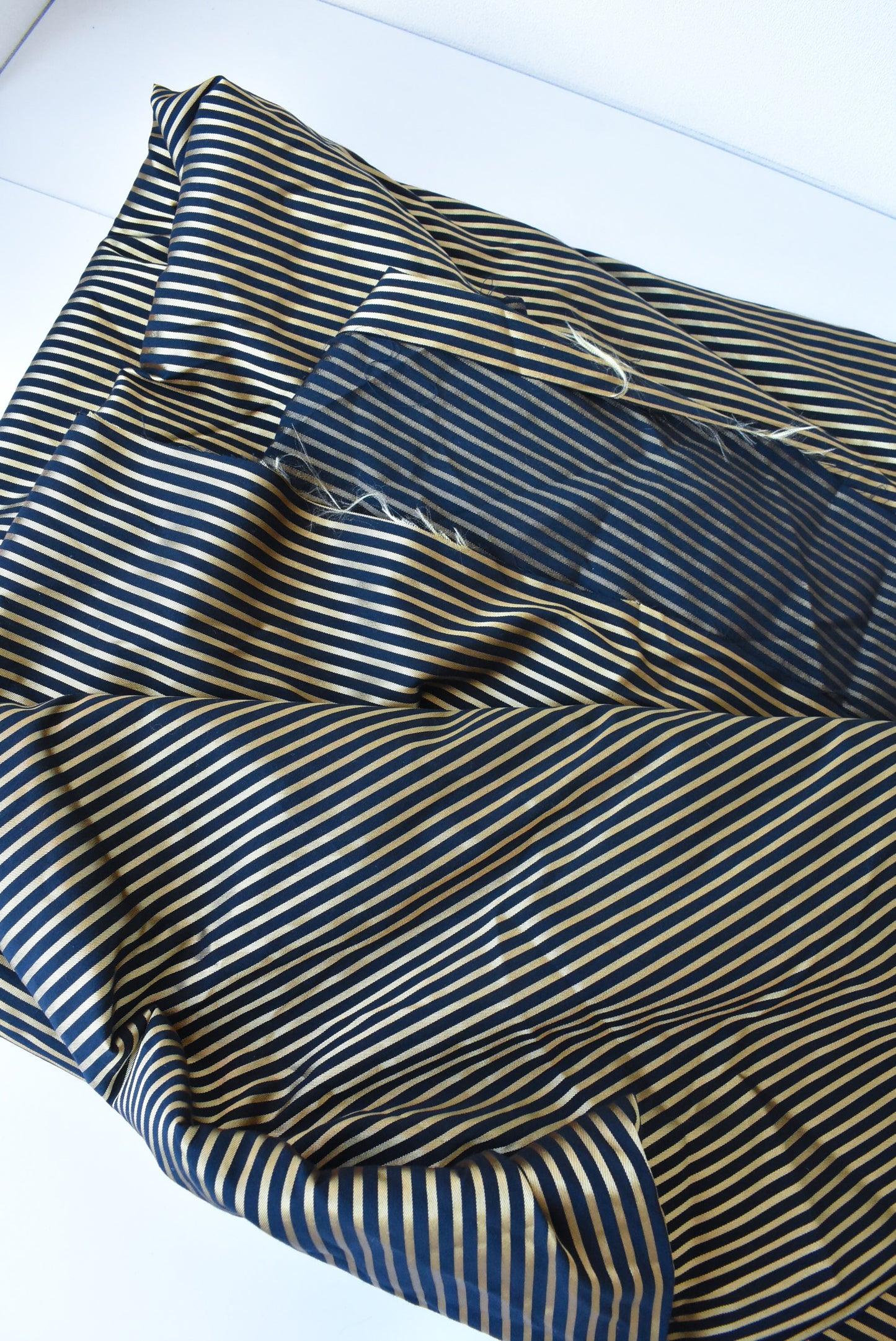 Black & gold twill x9m