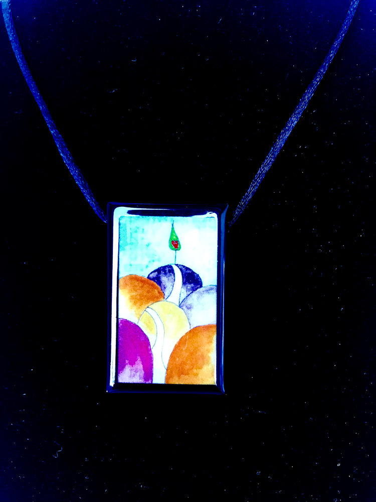 Stunning, pretty pendant