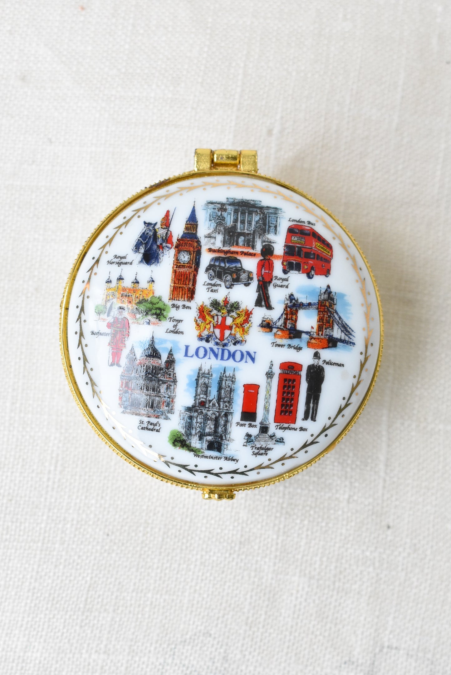 London porcelain trinket box