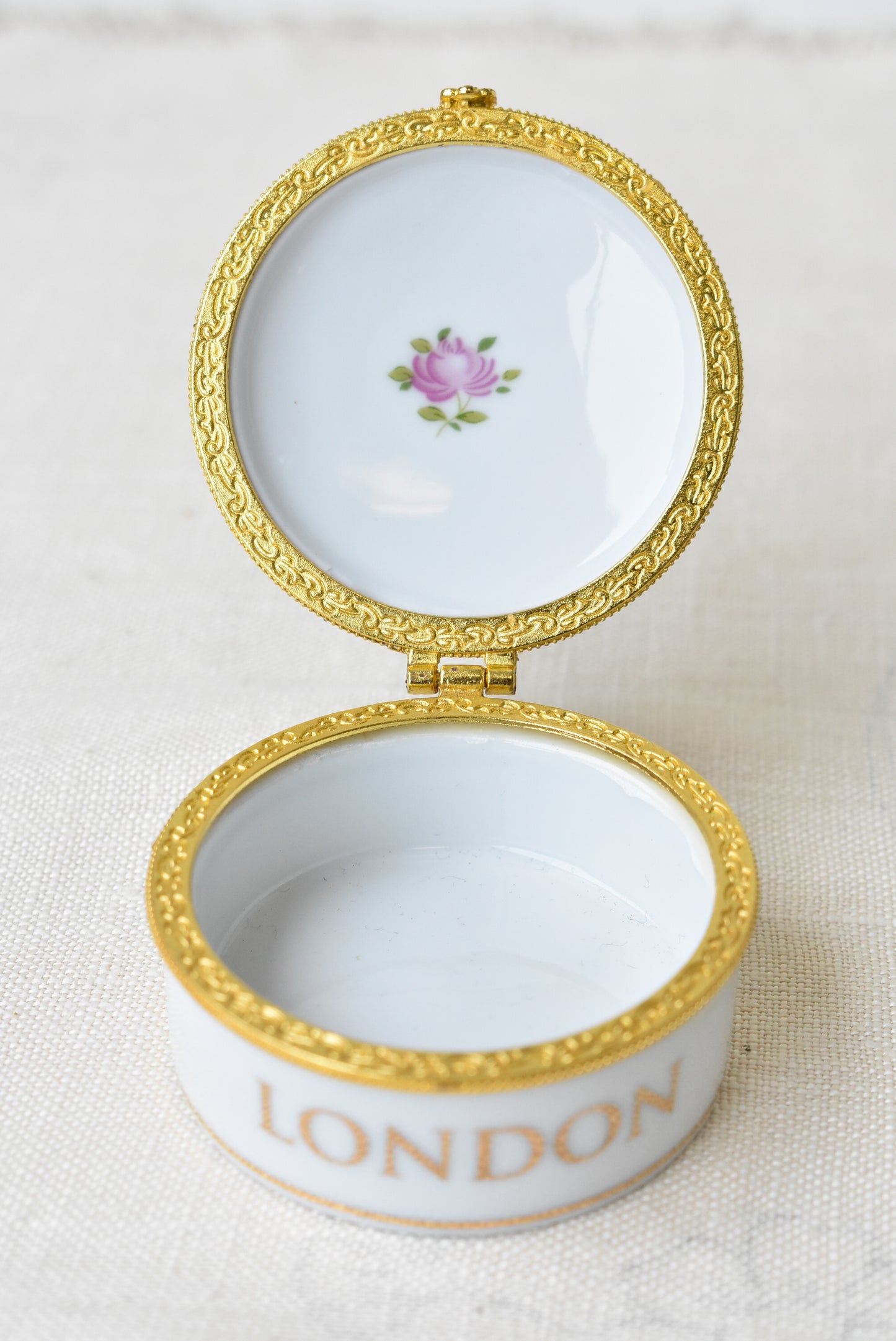 London porcelain trinket box