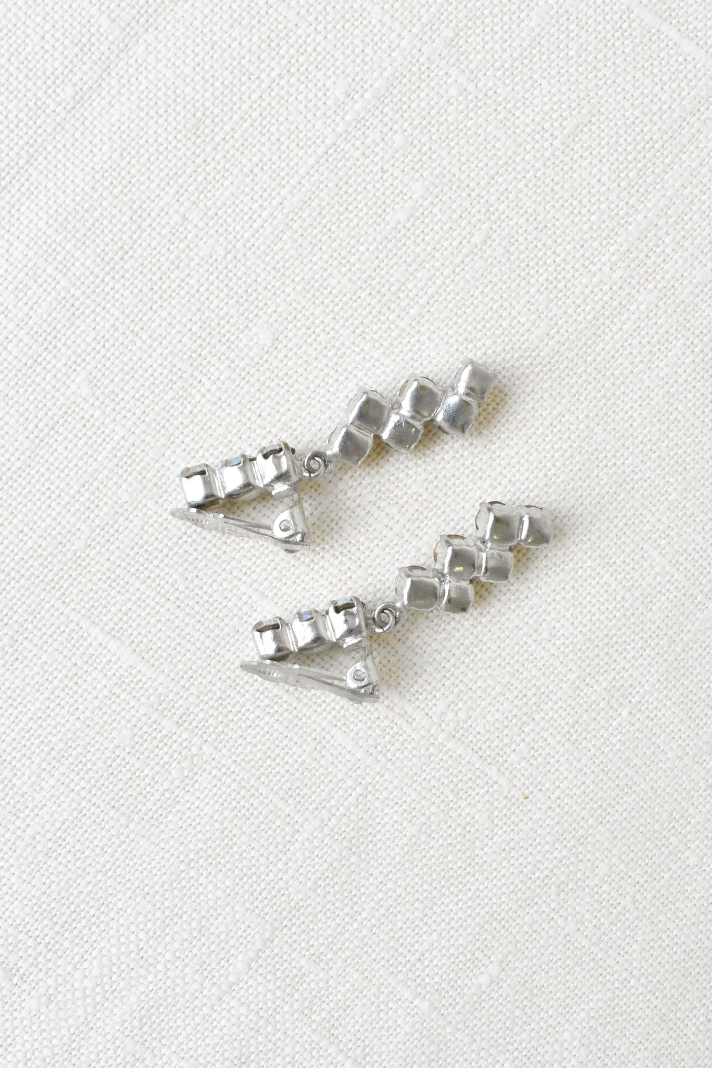 Retro zigzag glittering crystal drop clip-on earrings