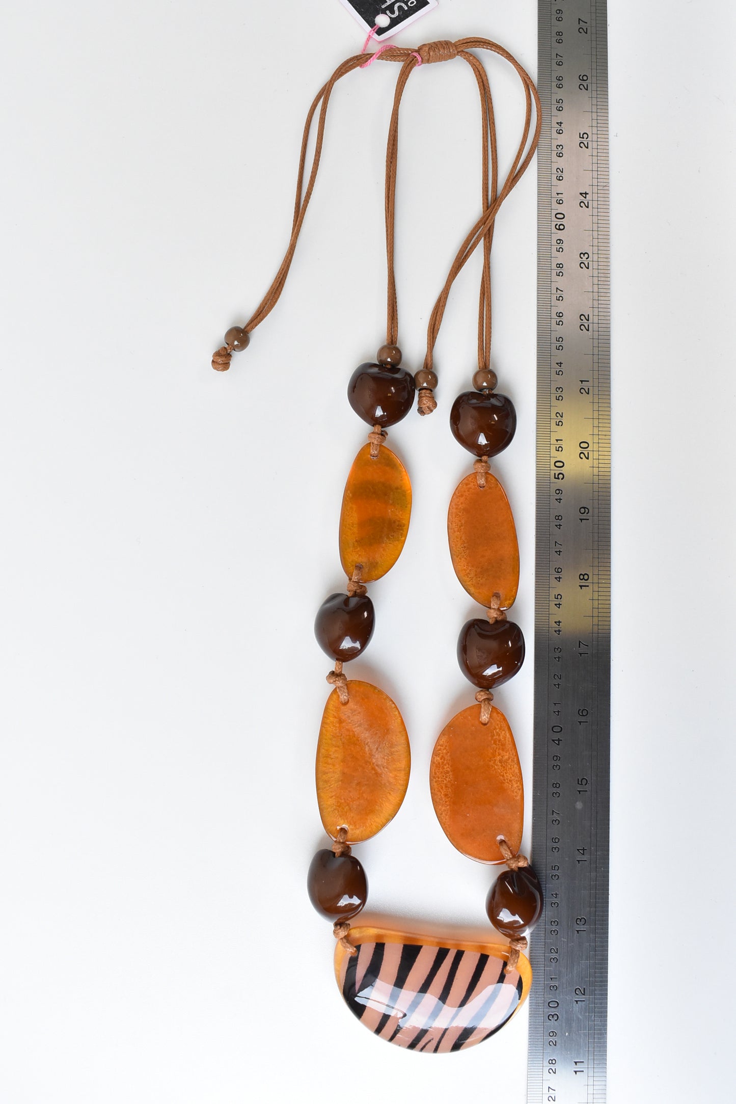 Resin tiger-stripe feature necklace