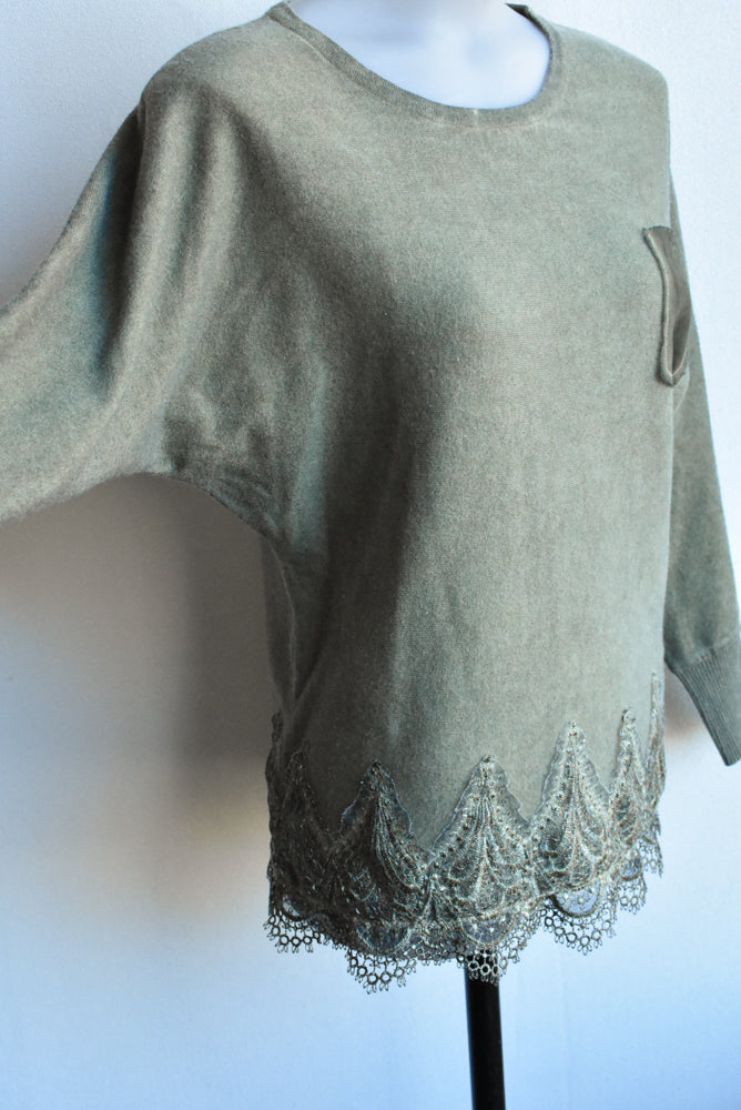 Green wool-blend lace-fringed top, M