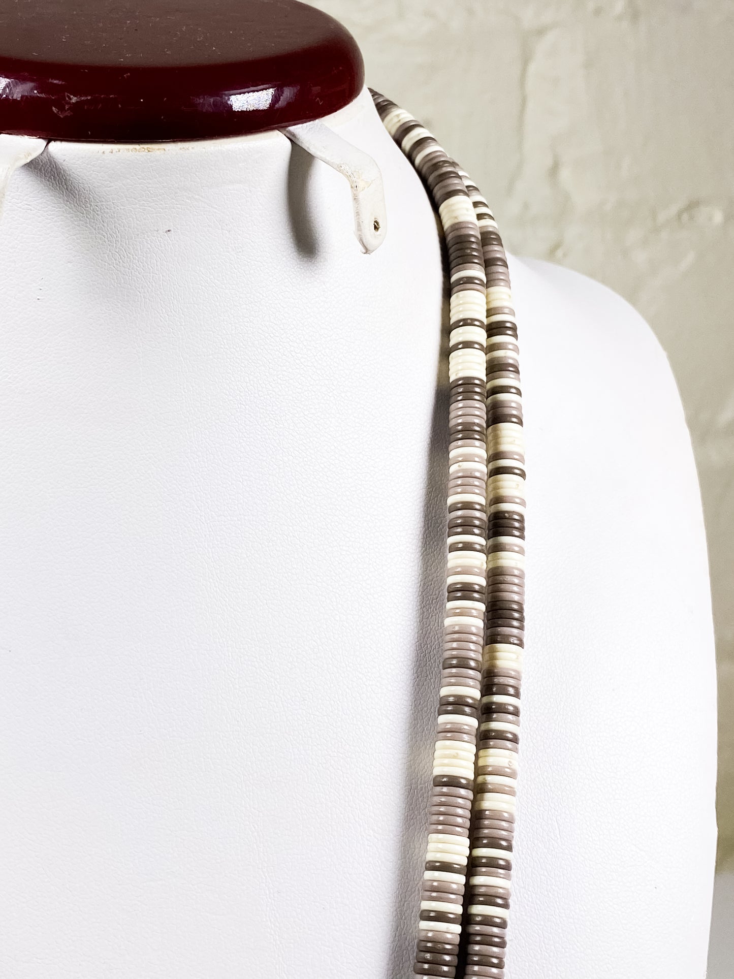Disc shaped beads necklace