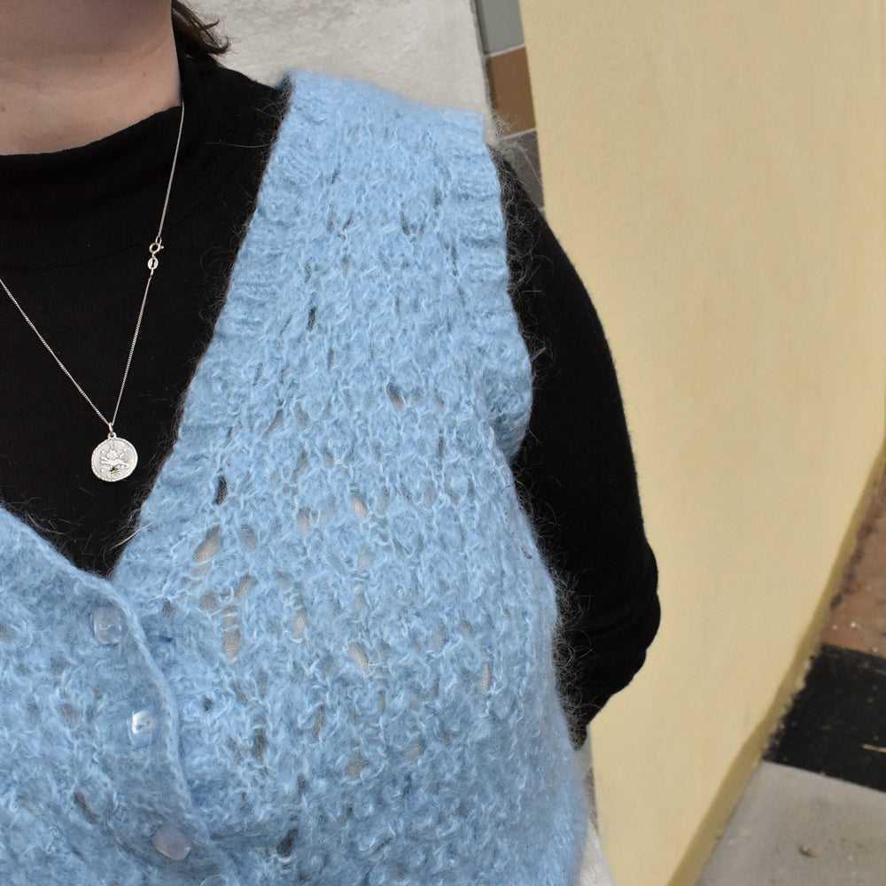 Cropped knitted button up vest, M