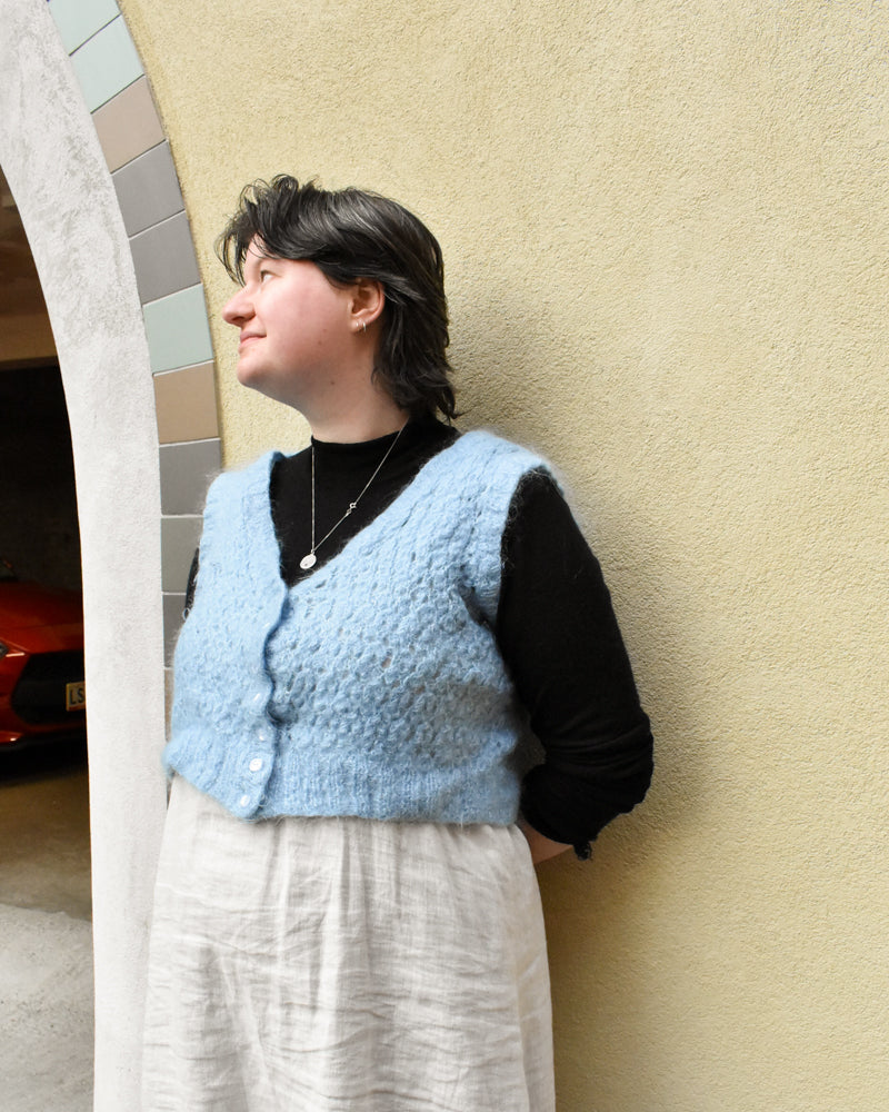 Cropped knitted button up vest, M