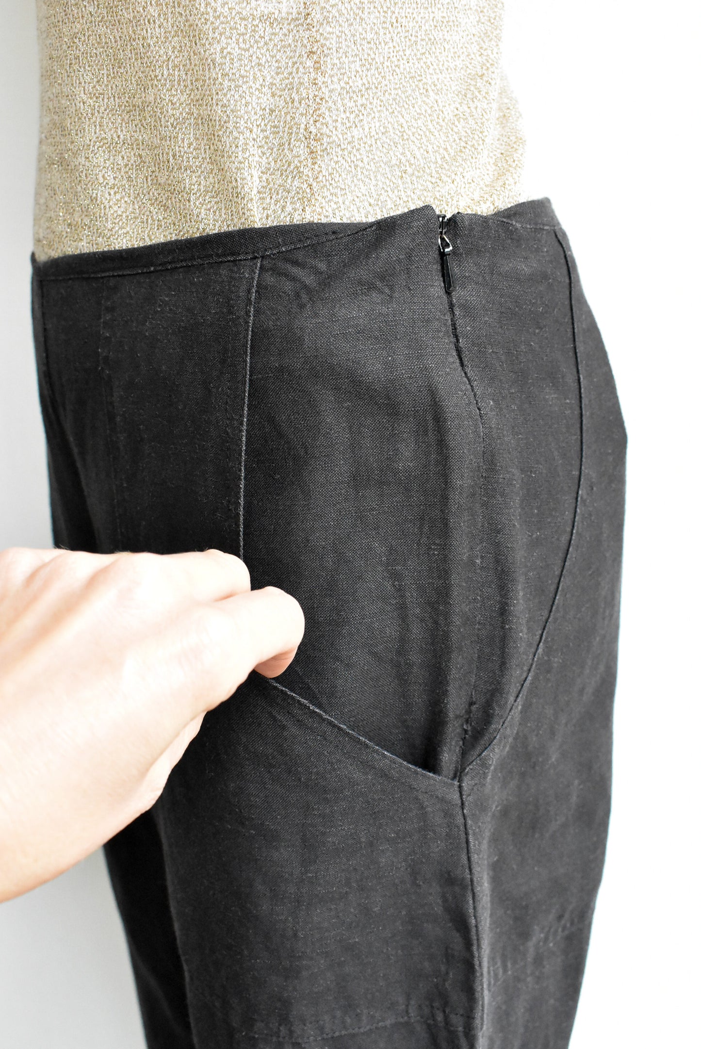Turet Knuefermann linen-blend black trousers, size M