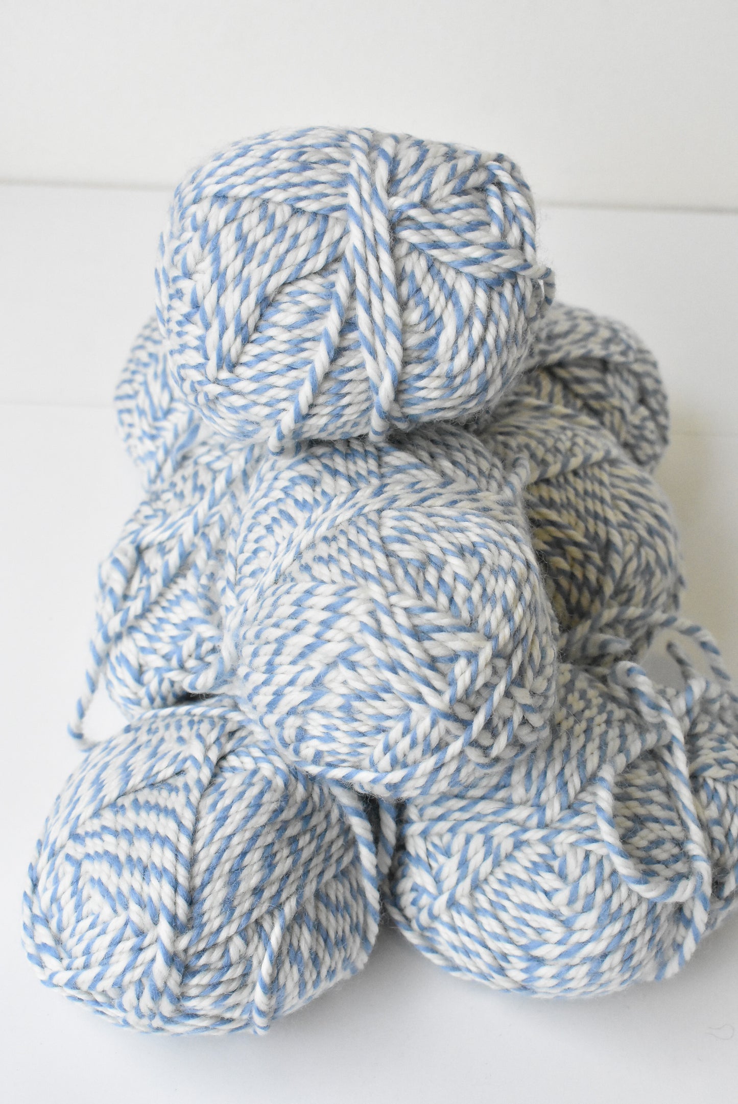 9 balls of chunky blue & white wool