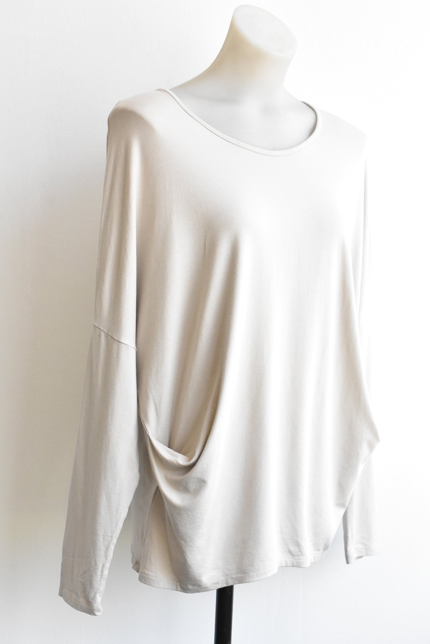 Relaxed side-tuck dolman sleeved grey top, size L